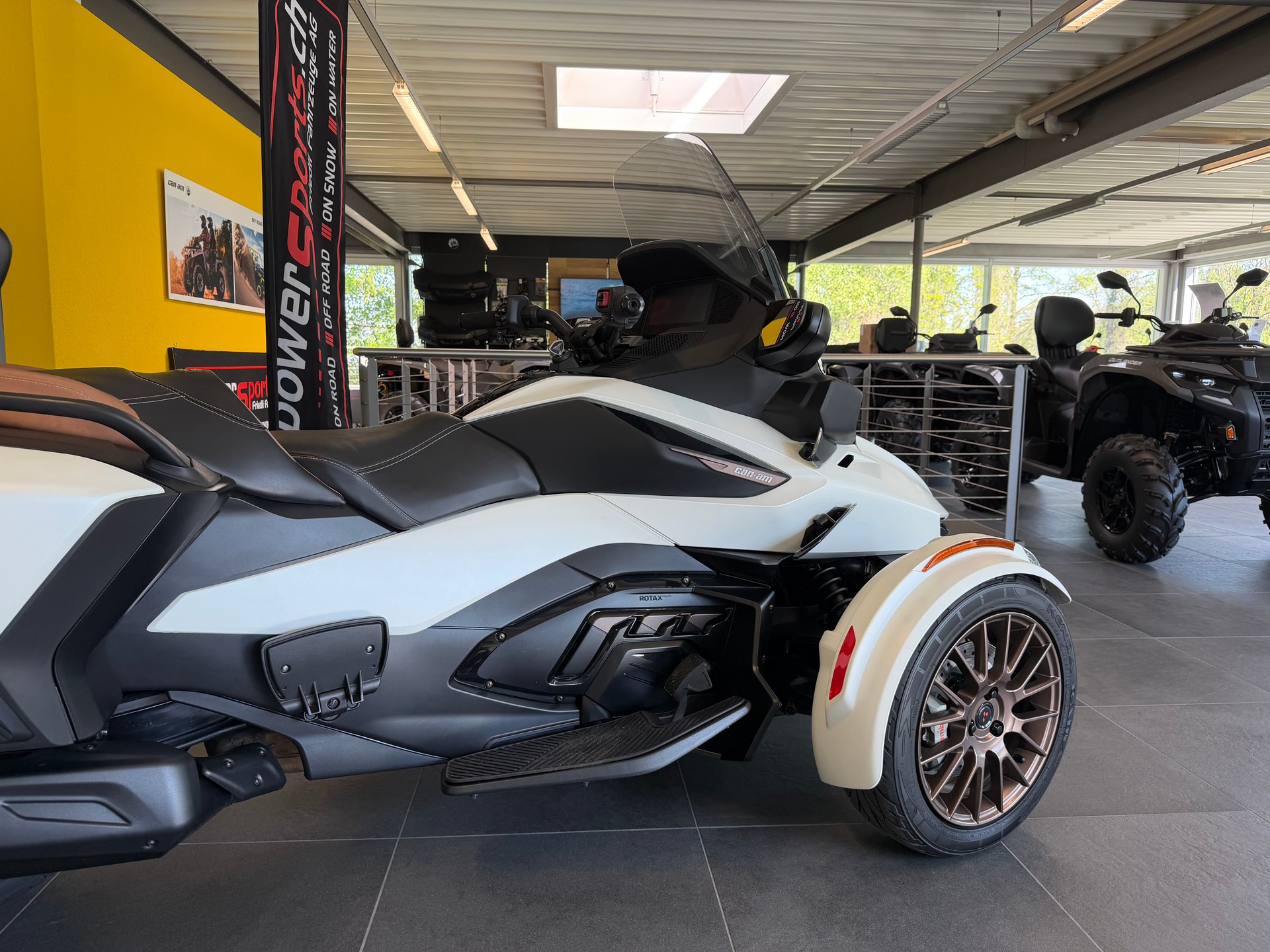 CAN-AM Spyder RT-LTD Sea Sky Edition SE6-image-13