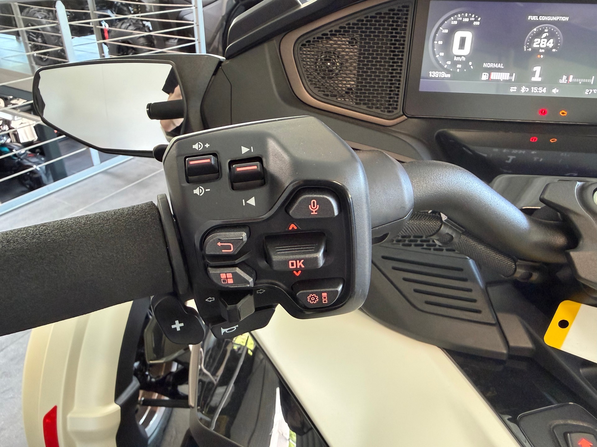CAN-AM Spyder RT-LTD Sea Sky Edition SE6-image-4