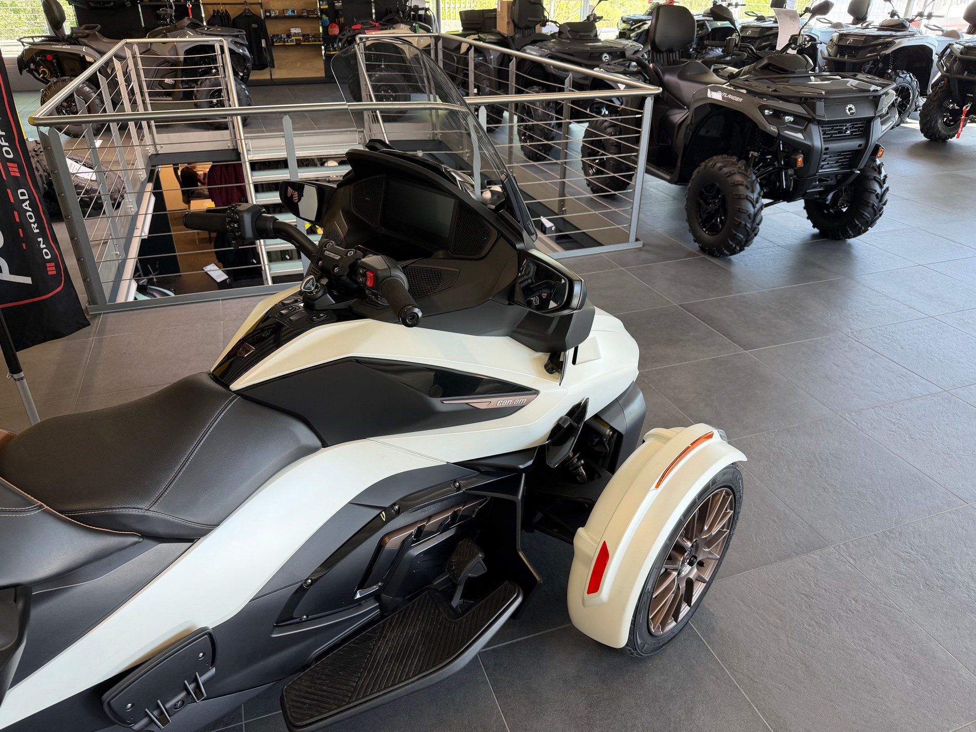 CAN-AM Spyder RT-LTD Sea Sky Edition SE6-image-11