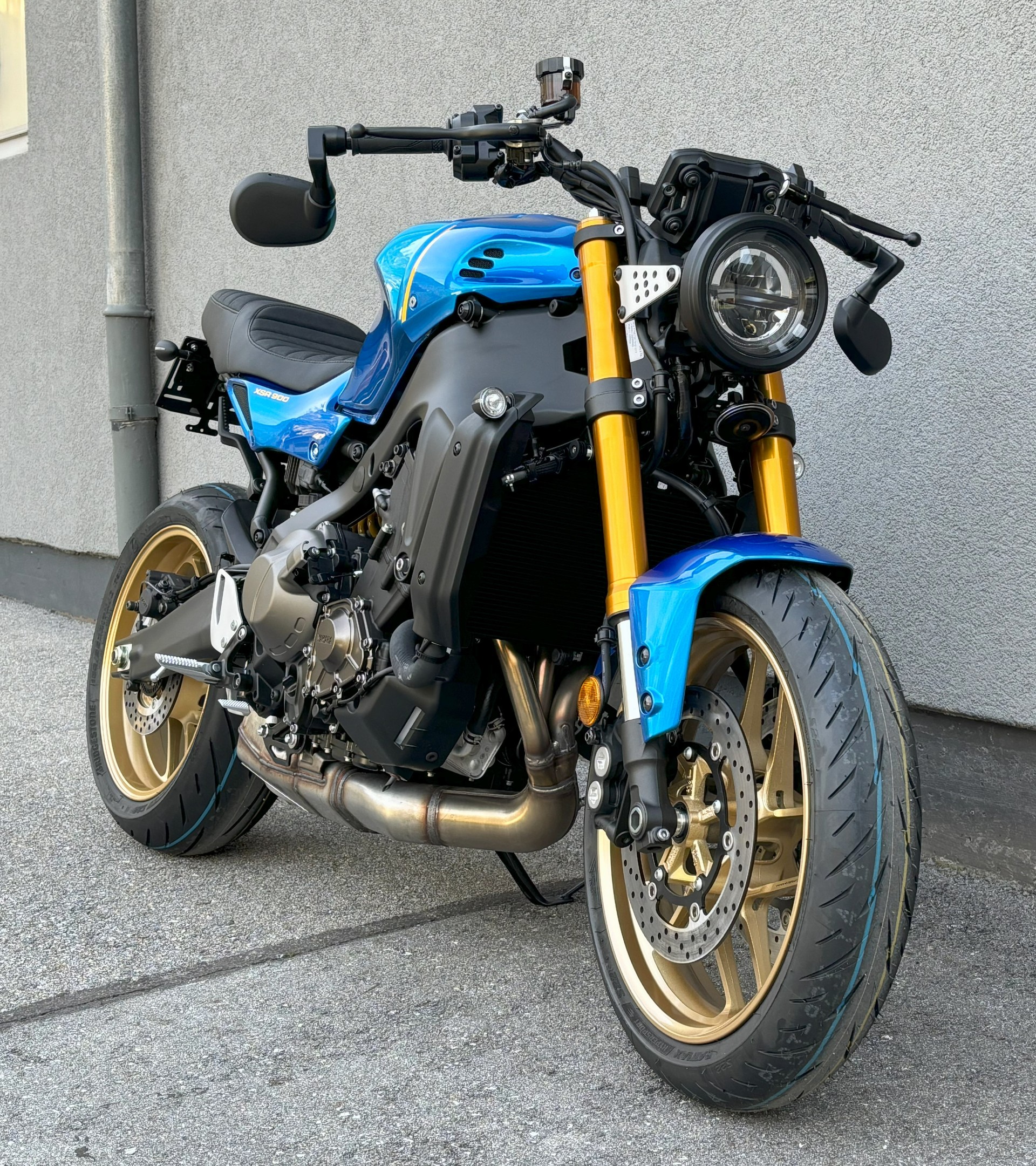 YAMAHA XSR 900-image-1