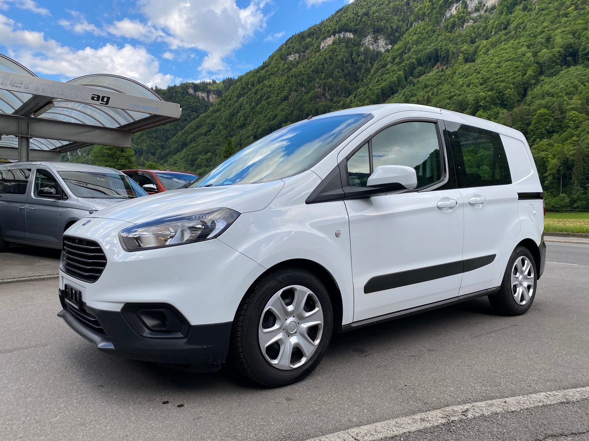 FORD Transit Courier Combi 1.5 TDCi Ambiente-image-1
