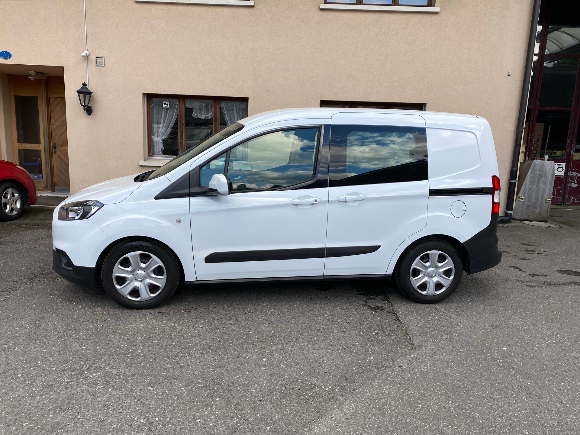 FORD Transit Courier Combi 1.5 TDCi Ambiente-image-12