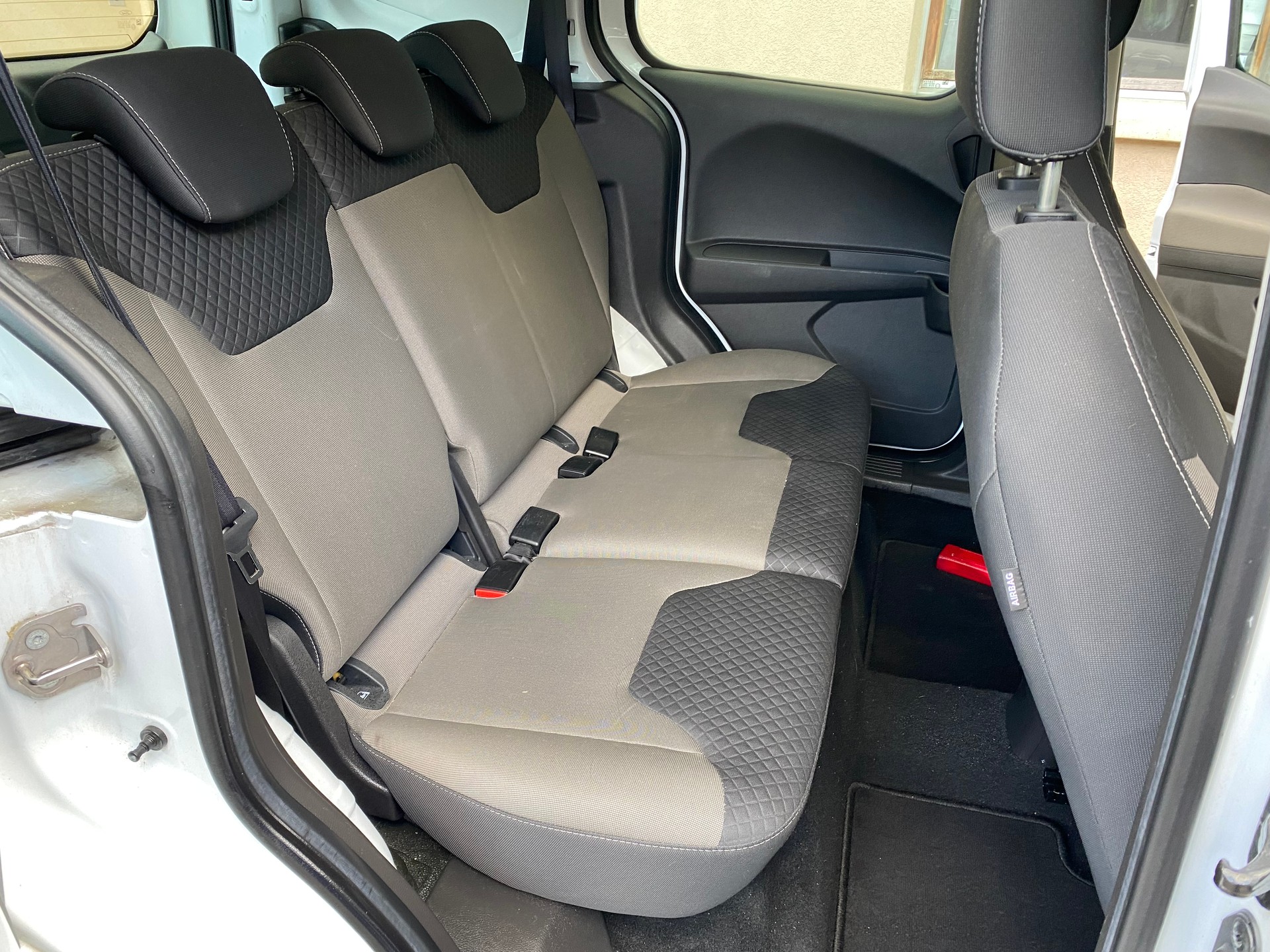 FORD Transit Courier Combi 1.5 TDCi Ambiente-image-7