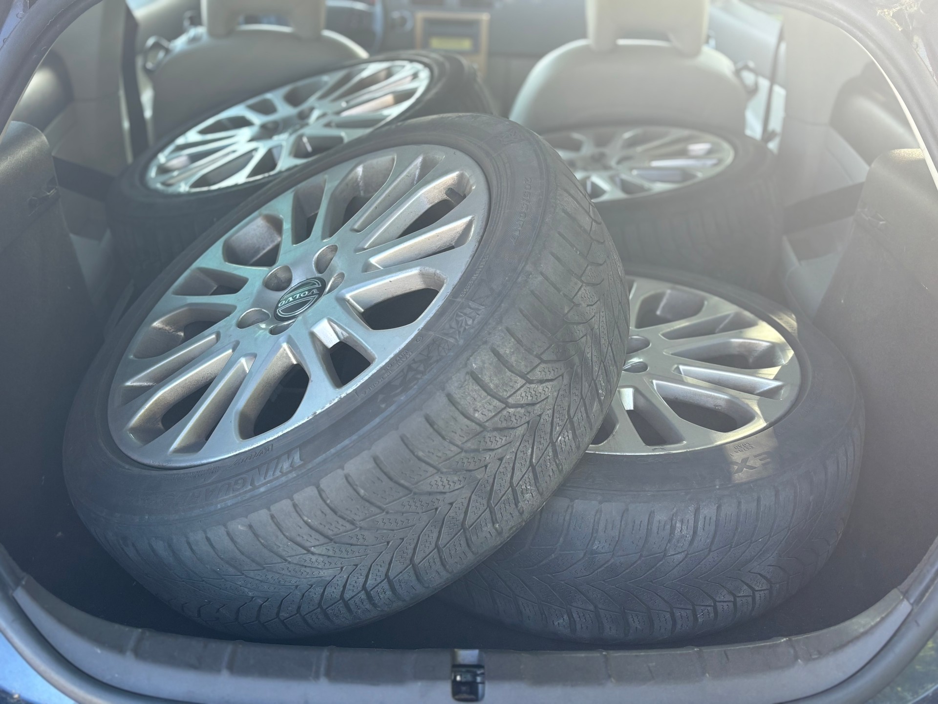 VOLVO C30 D3 Momentum Geartronic-image-9
