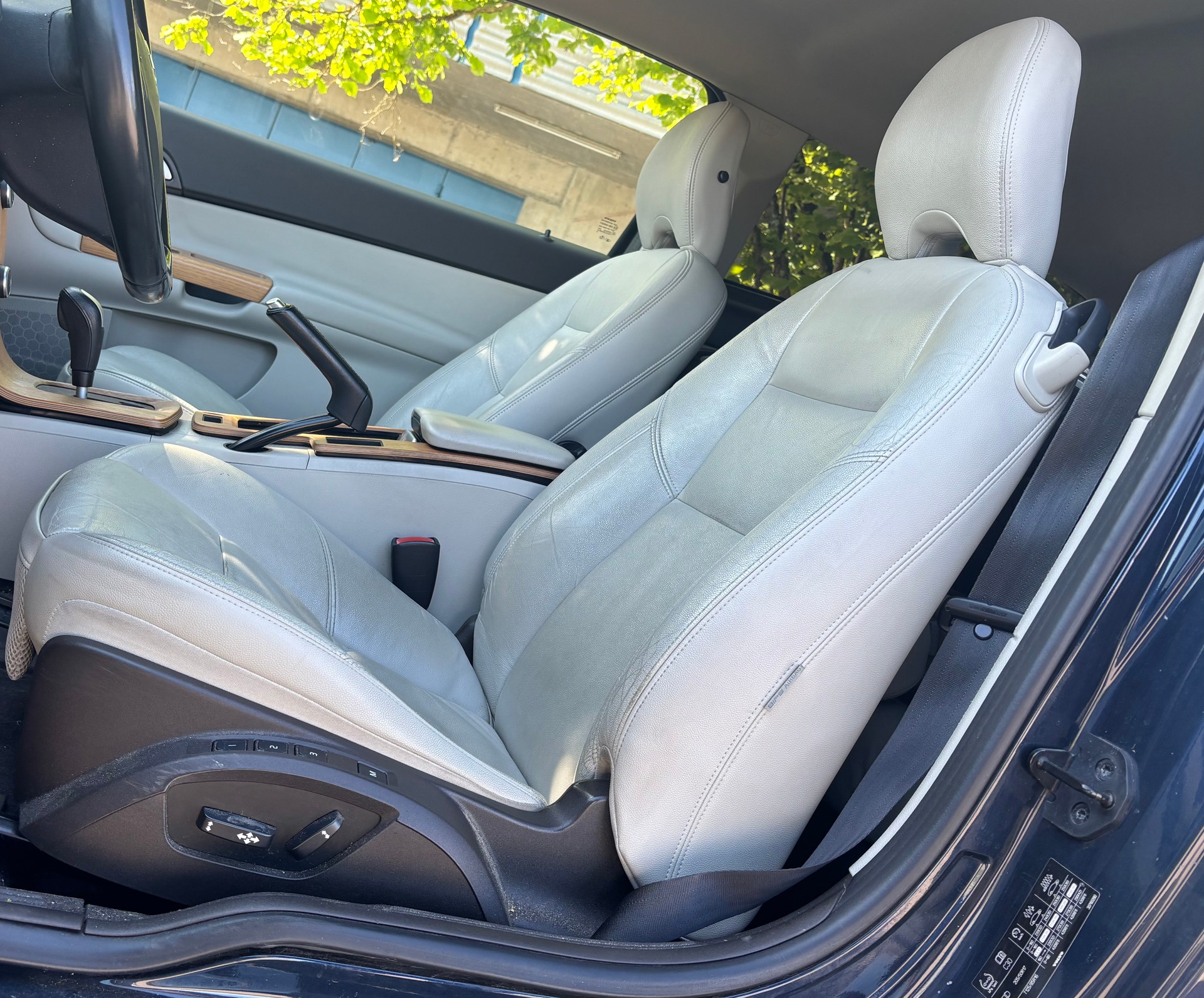 VOLVO C30 D3 Momentum Geartronic-image-8