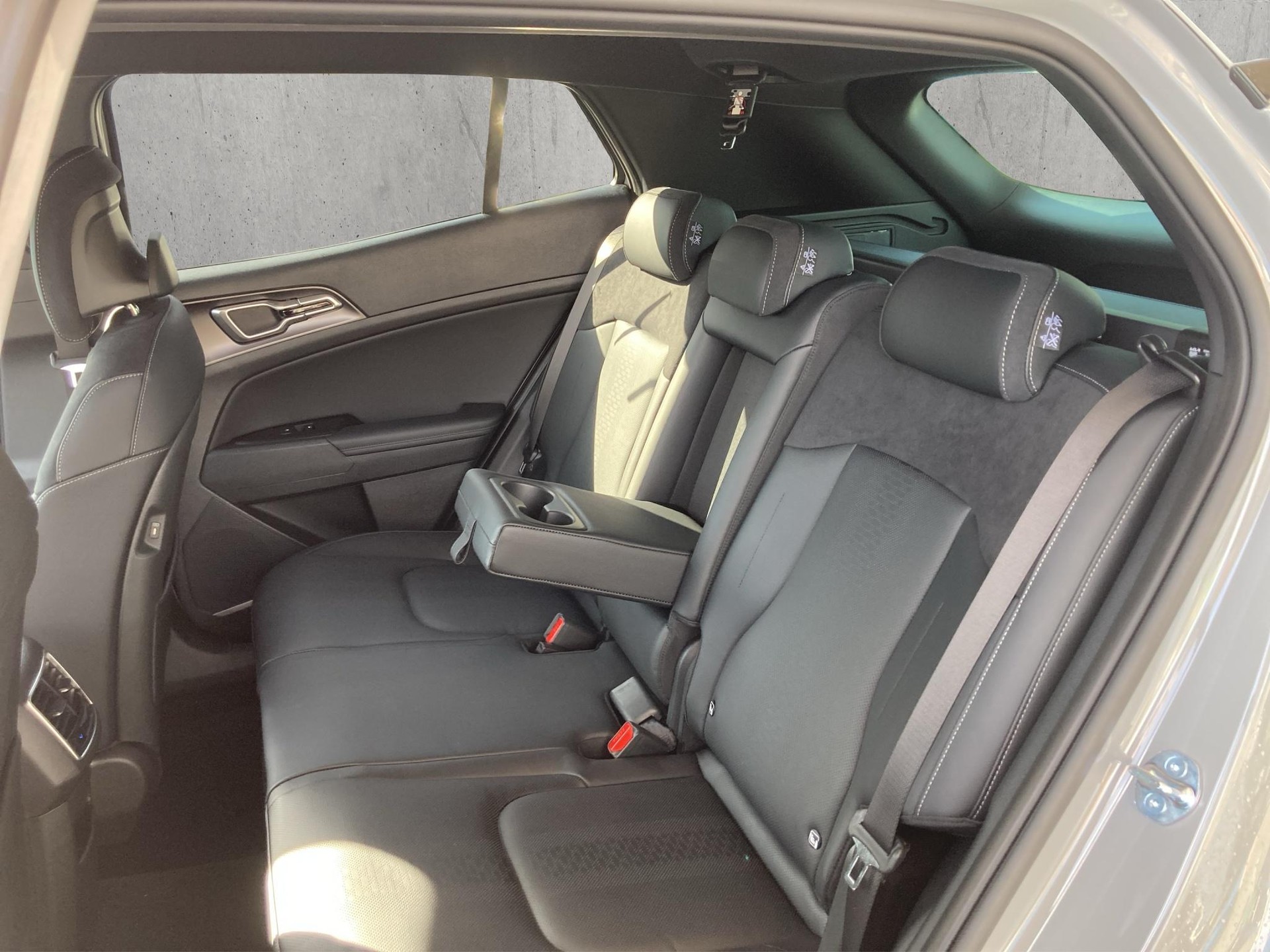 KIA Sportage 1.6 T-GDi Hybrid Black Edition-image-5