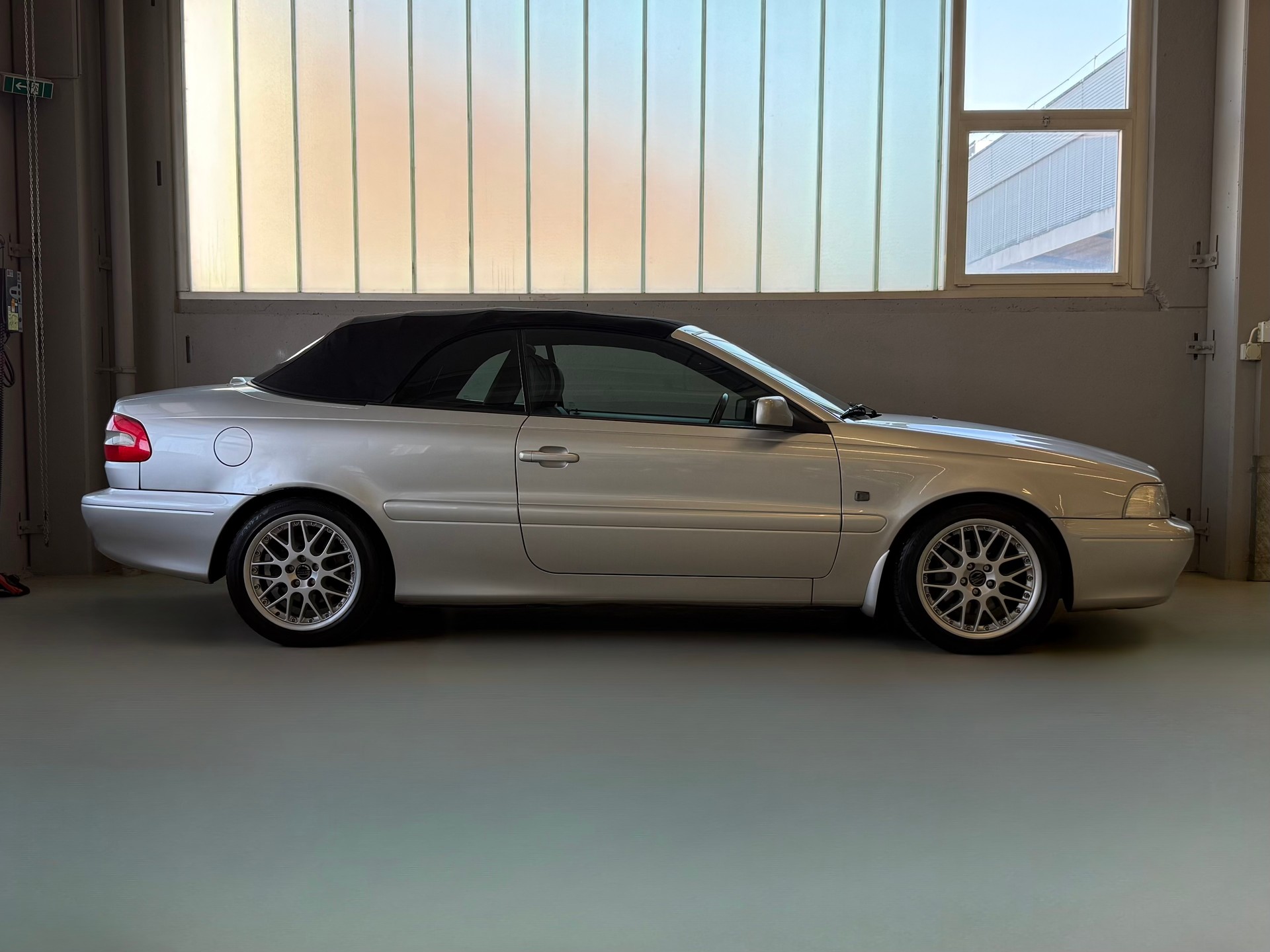 VOLVO C70 Cabriolet 2.4T-image-4