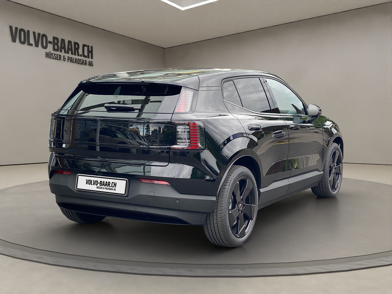 VOLVO EX 30 E60 Plus Swiss Black Edition-image-4