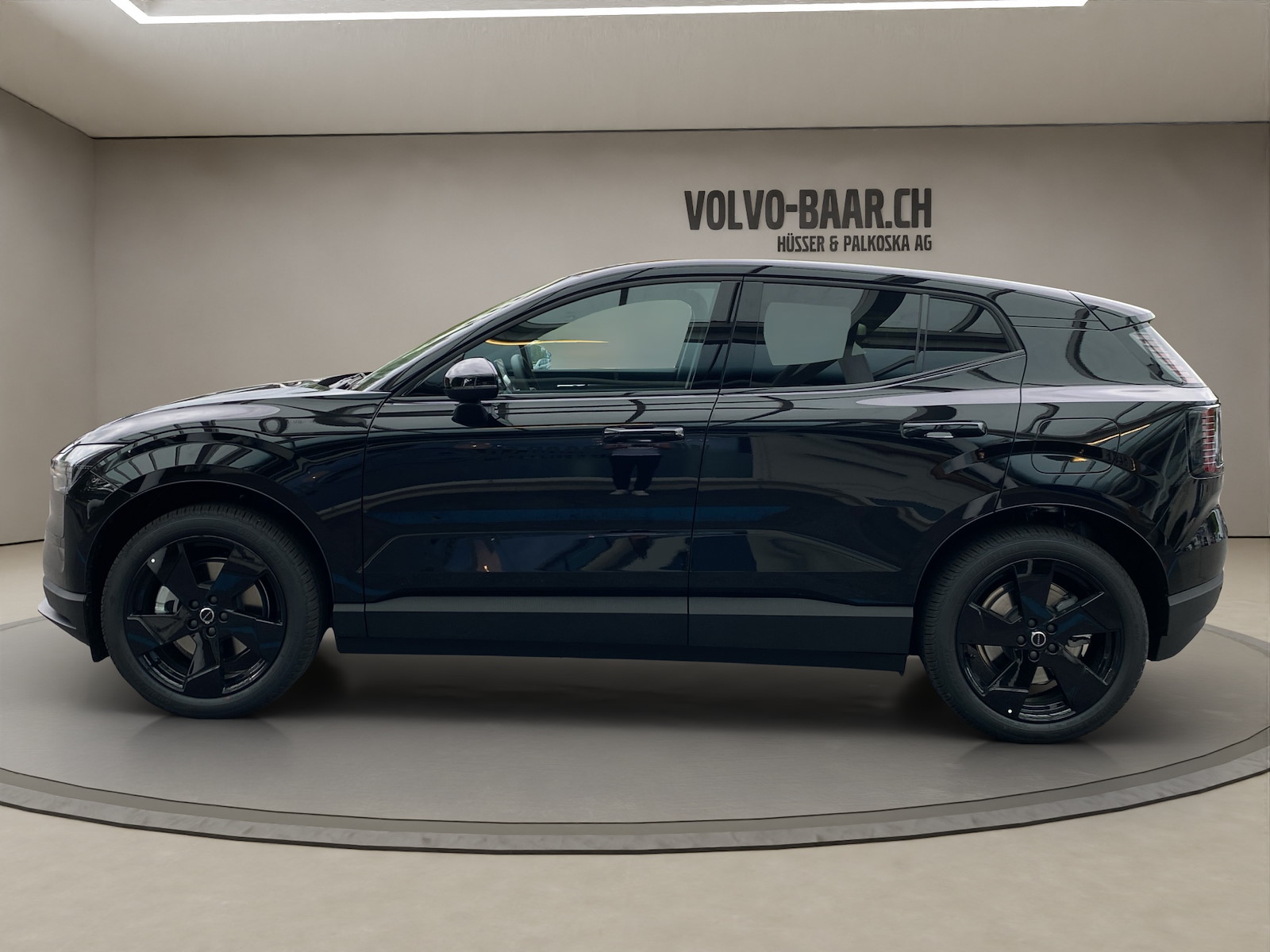 VOLVO EX 30 E60 Plus Swiss Black Edition-showroom-element-1