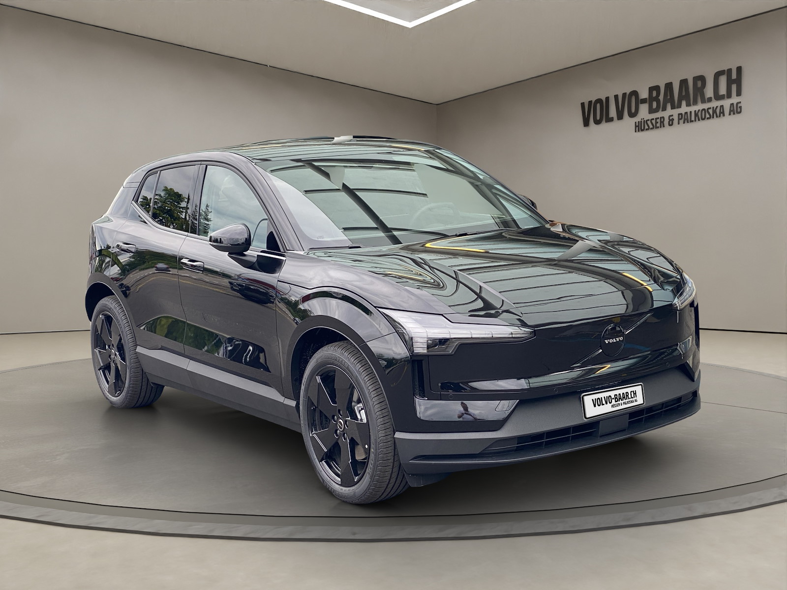 VOLVO EX 30 E60 Plus Swiss Black Edition-image-6