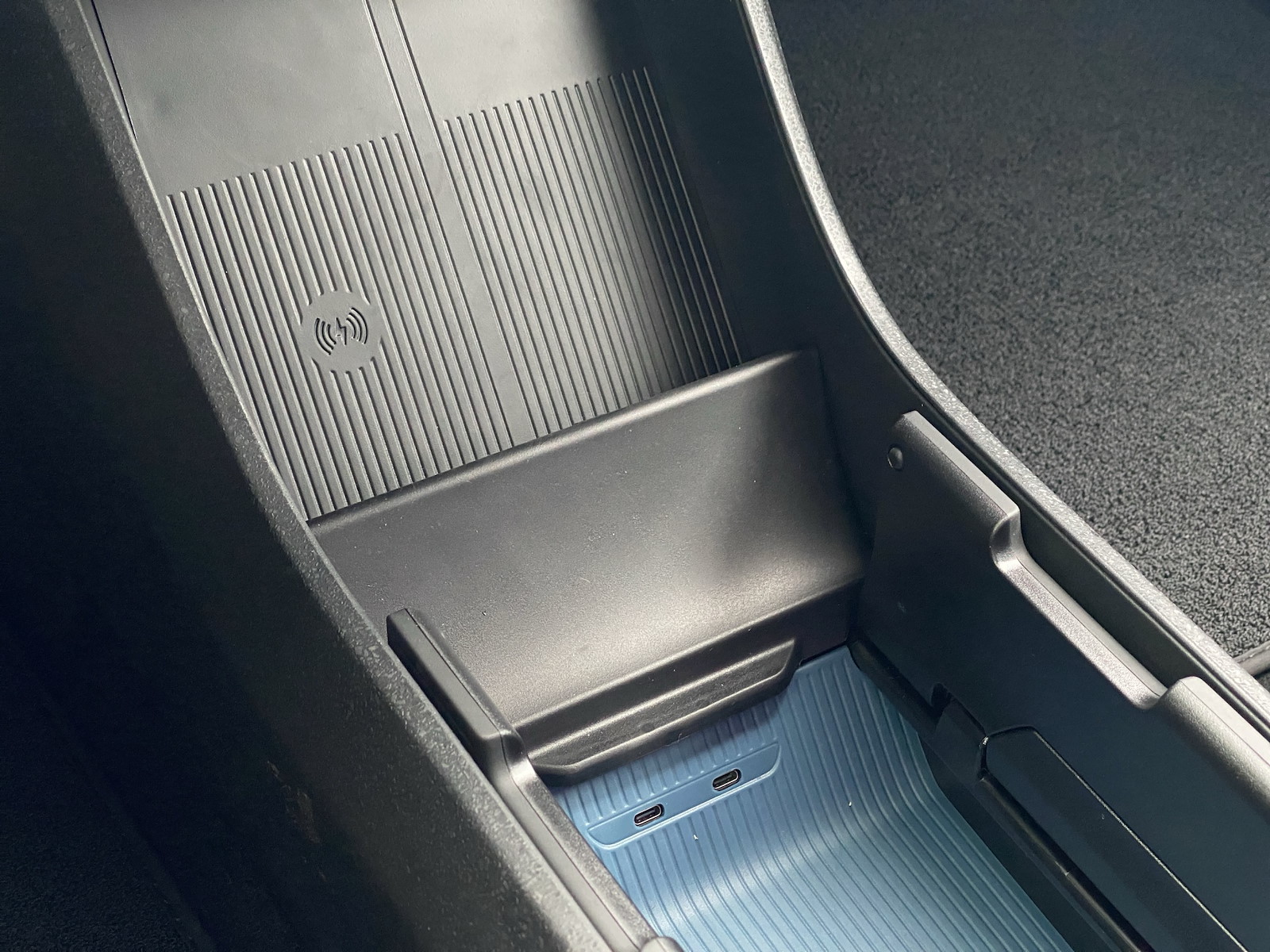 VOLVO EX 30 E60 Plus Swiss Black Edition-image-15