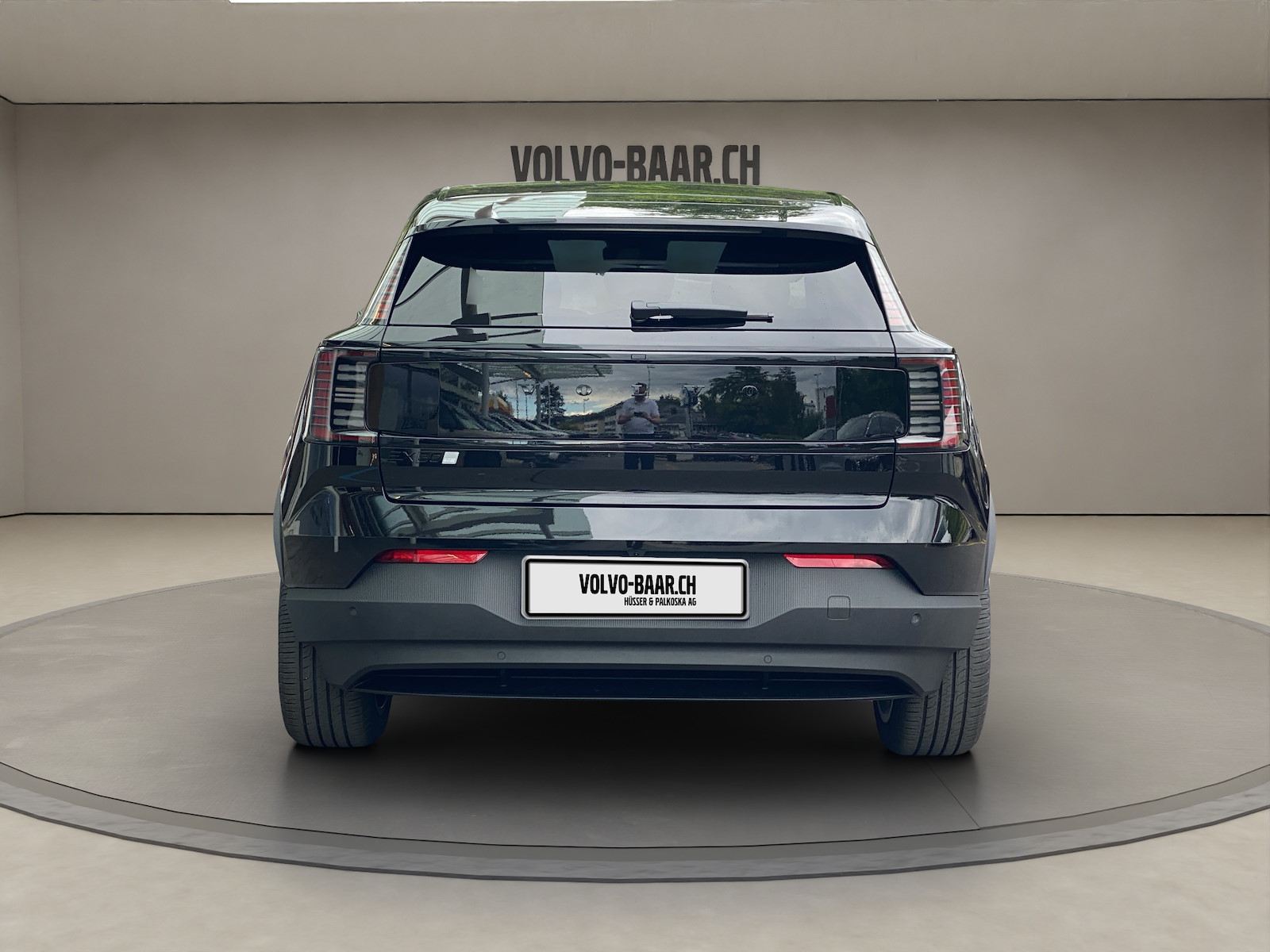 VOLVO EX 30 E60 Plus Swiss Black Edition-showroom-element-3