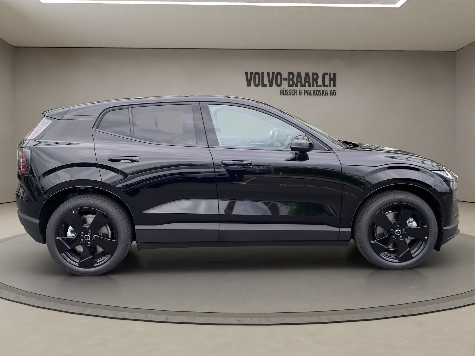 VOLVO EX 30 E60 Plus Swiss Black Edition-image-5