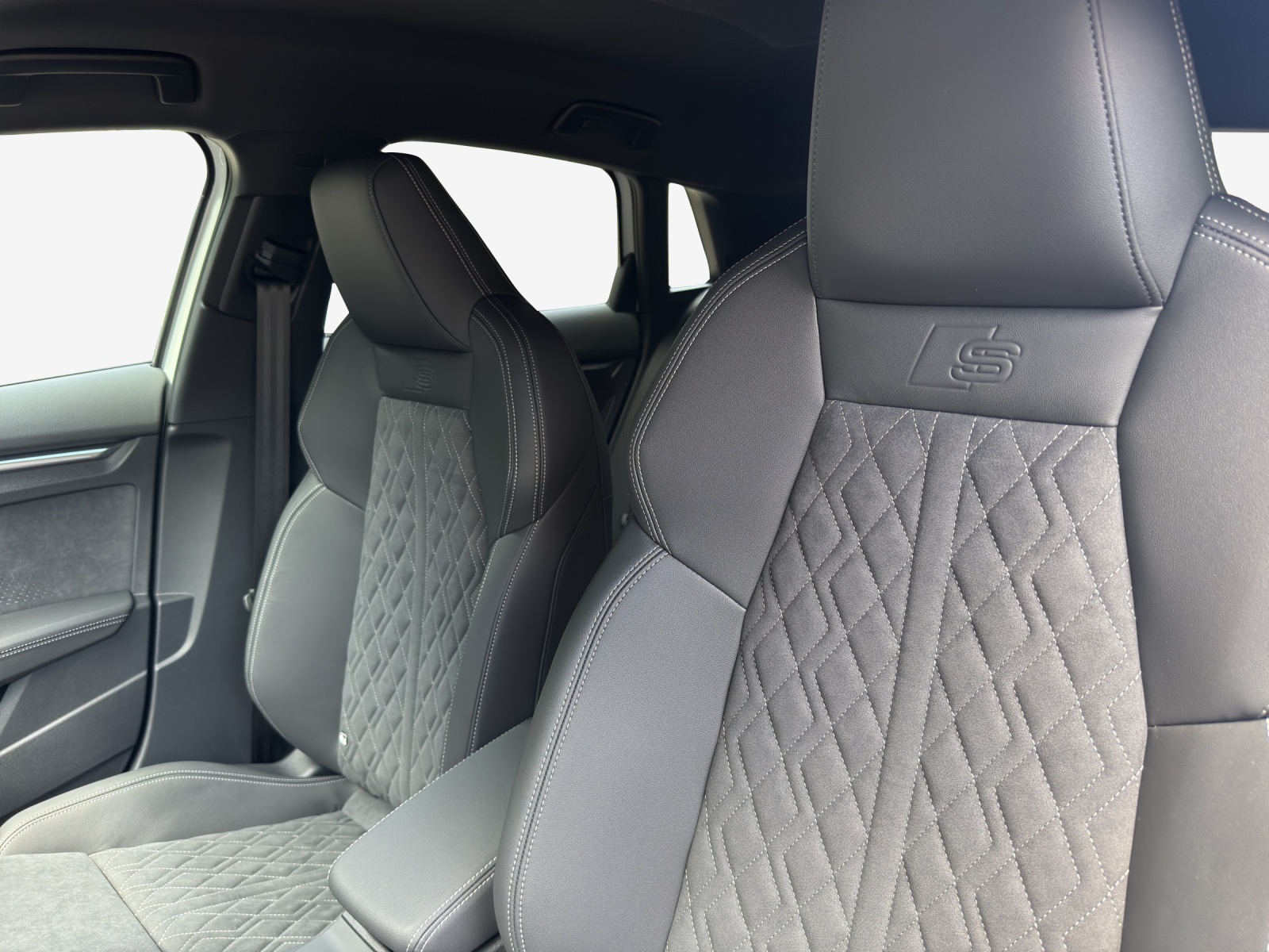 AUDI S3 Sportback TFSI quattro S-tronic-image-14