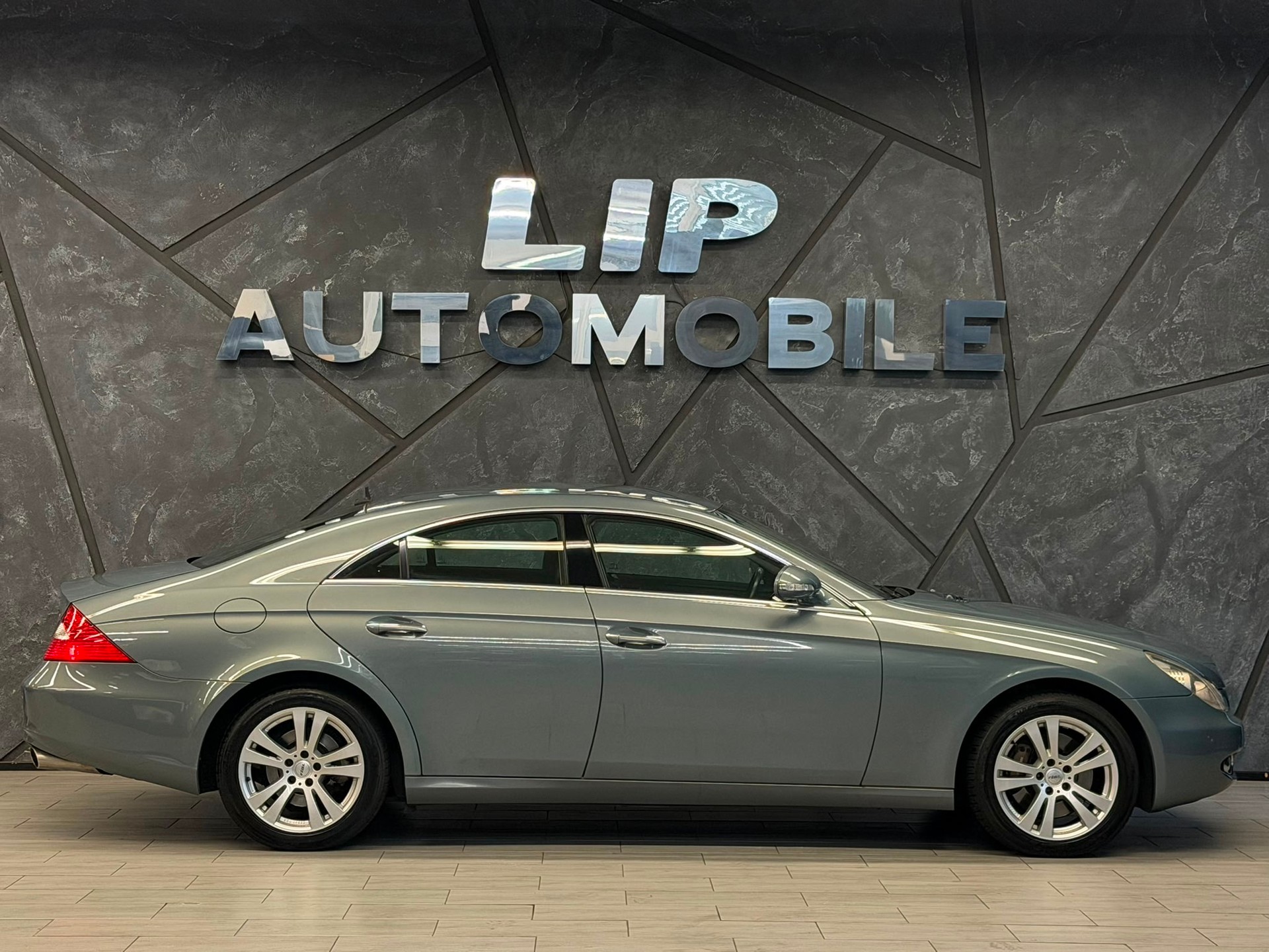 MERCEDES-BENZ CLS 350 7G-Tronic-showroom-element-3