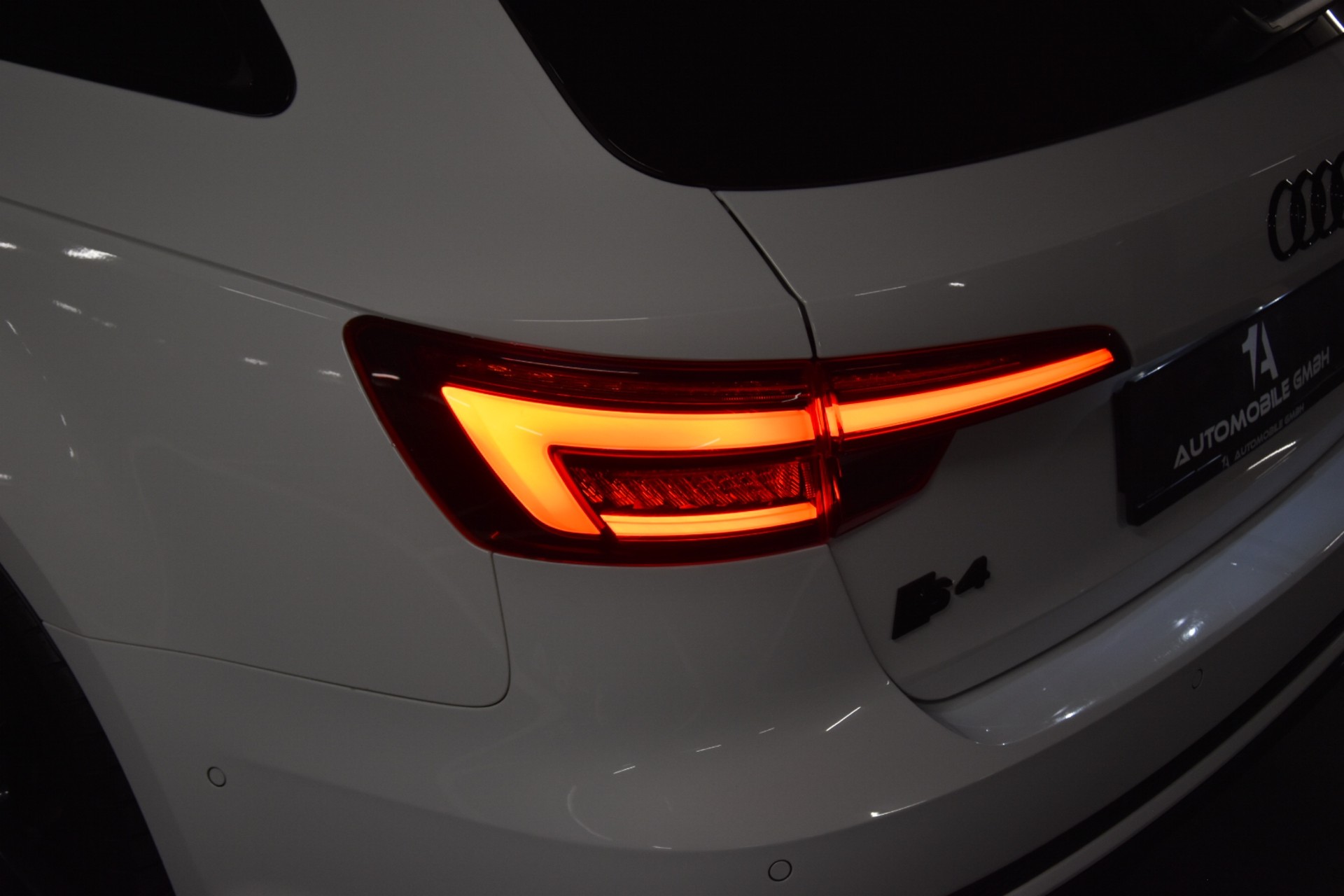AUDI S4 Avant 3.0 TFSI quattro tiptronic-image-4