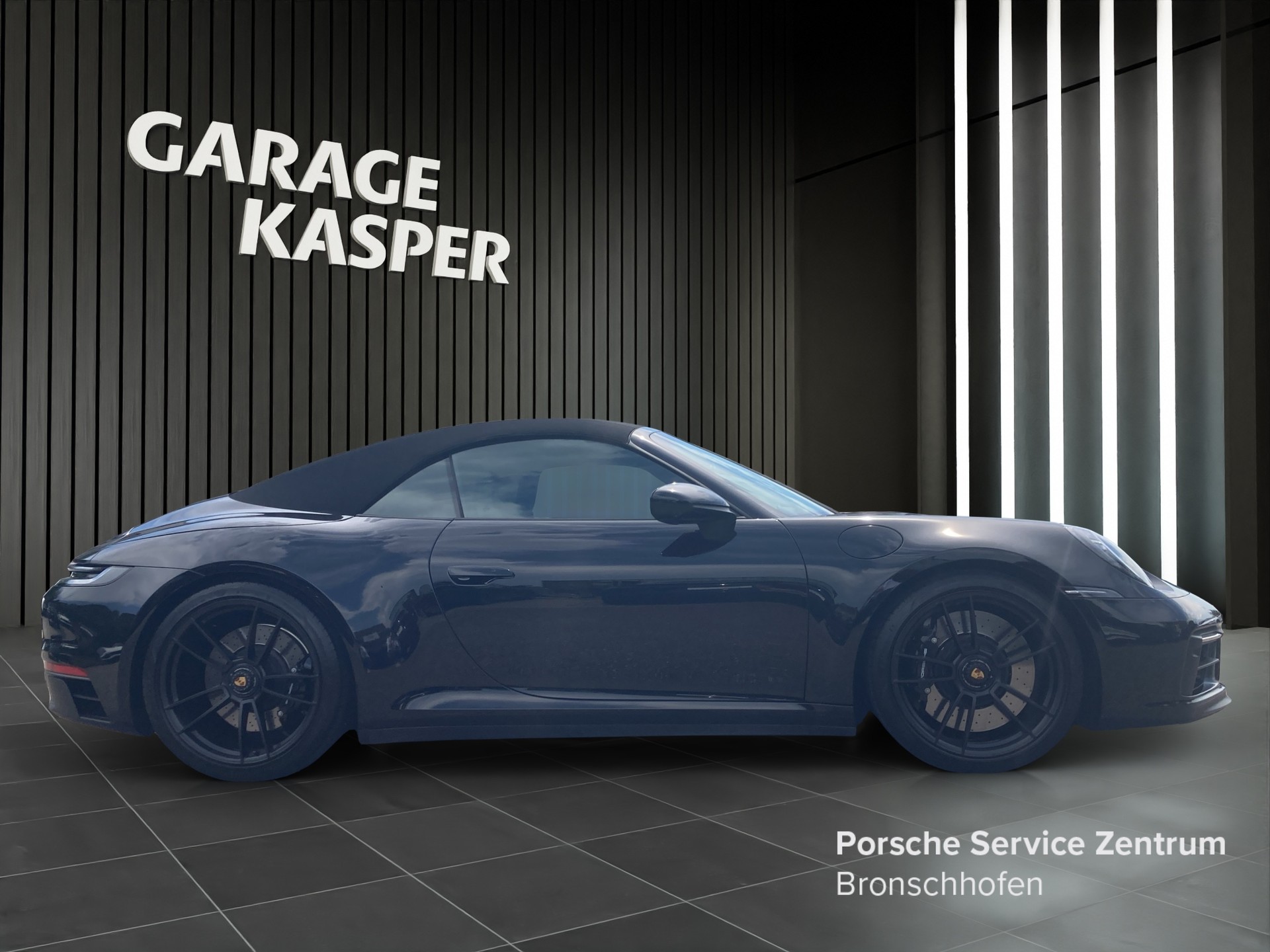 PORSCHE 911 Carrera 4 GTS Cabriolet-image-5