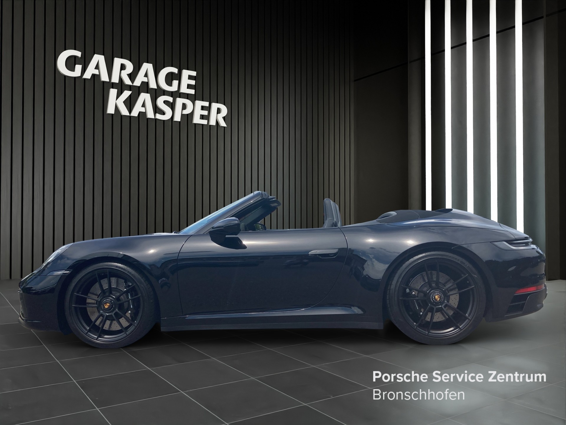 PORSCHE 911 Carrera 4 GTS Cabriolet-showroom-element-1