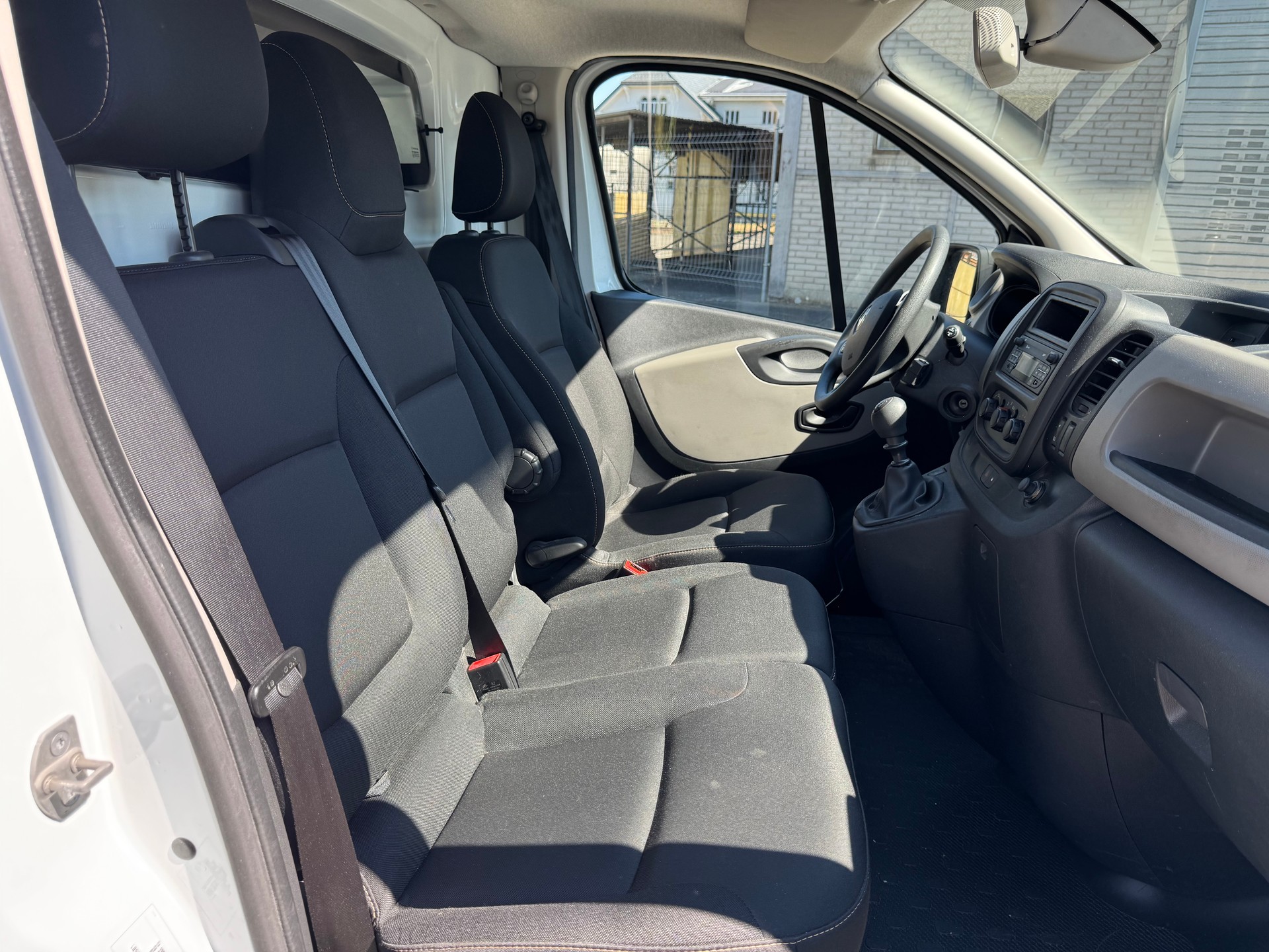 RENAULT Trafic 1.6 ENERGY TwinT. dCi120 2.9t Business L2H1-image-12