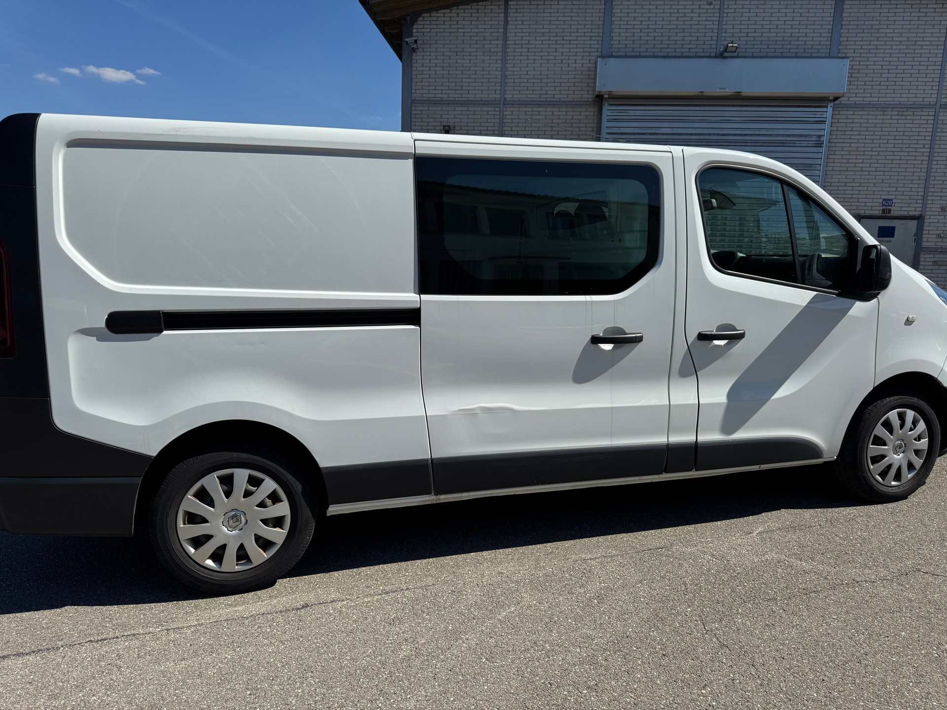 RENAULT Trafic 1.6 ENERGY TwinT. dCi120 2.9t Business L2H1-image-3
