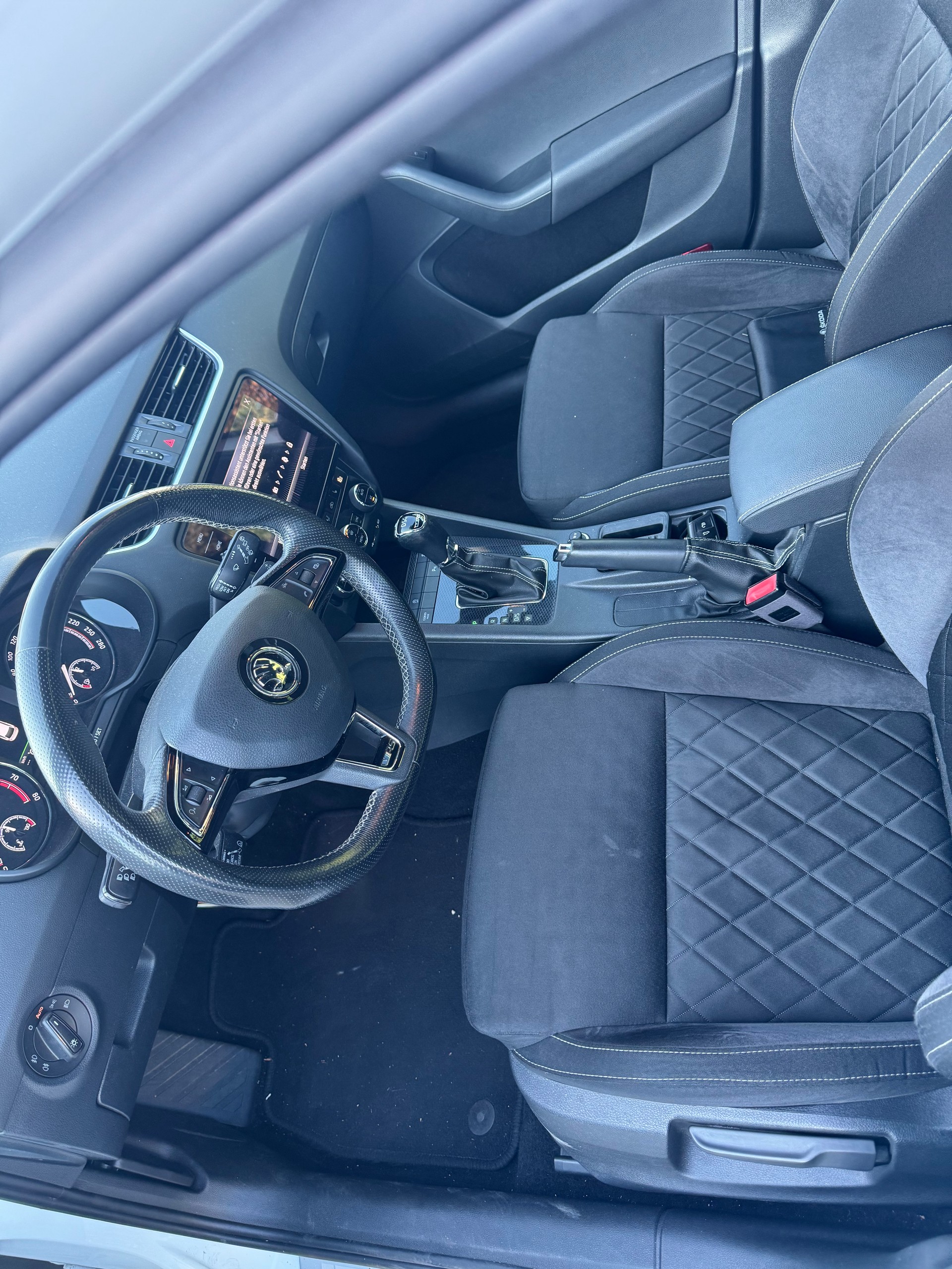 SKODA Octavia Combi 2.0 TSI RS Value DSG-image-4