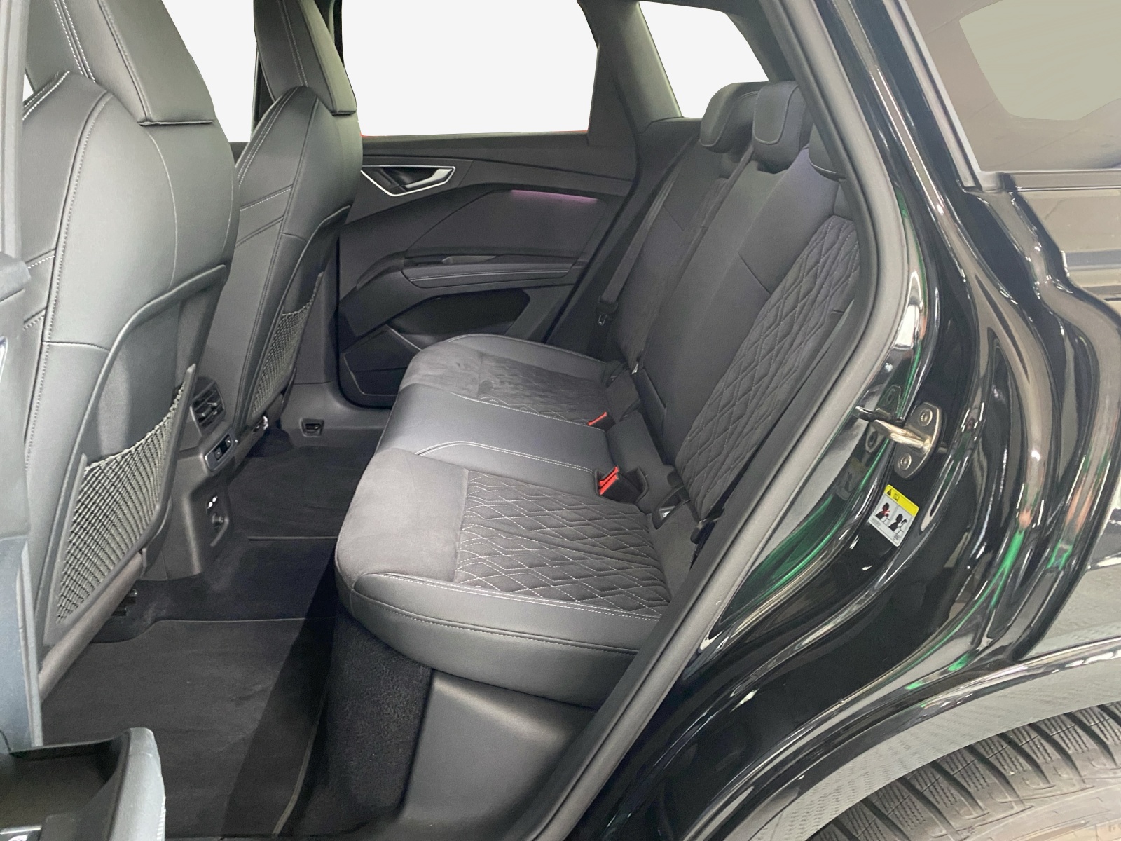 AUDI Q4 e-tron 50 quattro-image-12