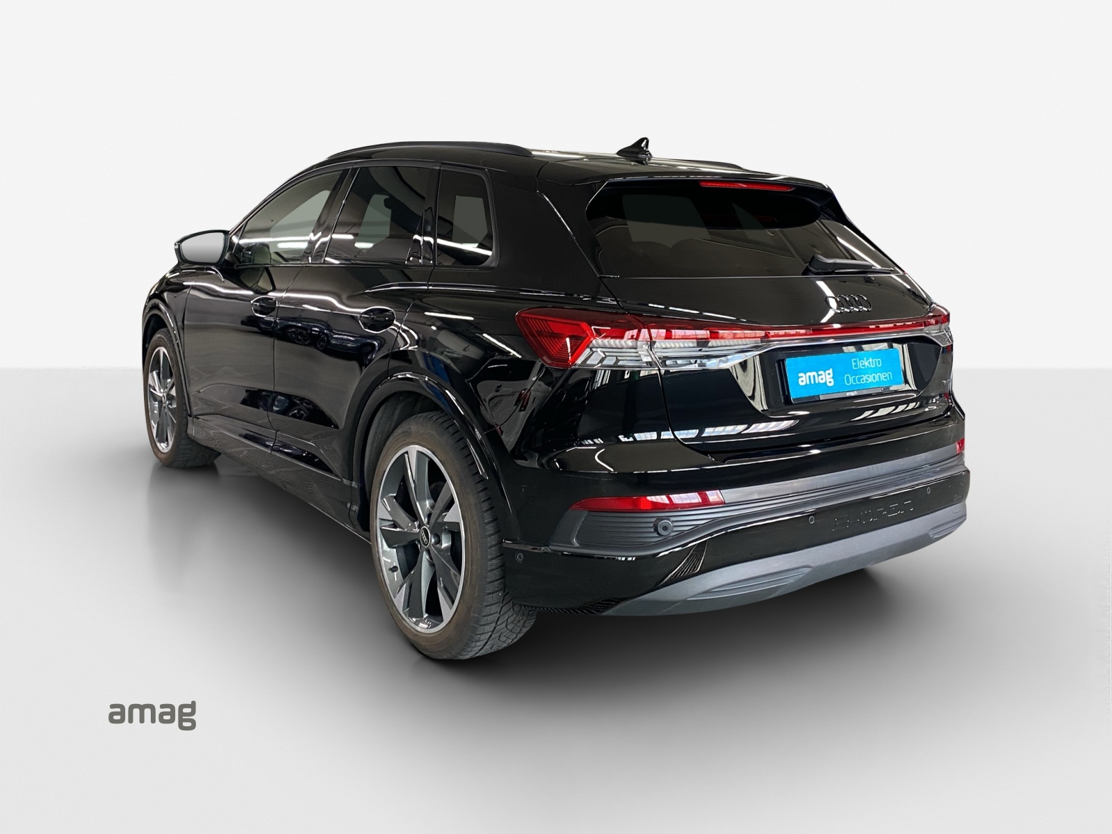 AUDI Q4 e-tron 50 quattro-showroom-element-3