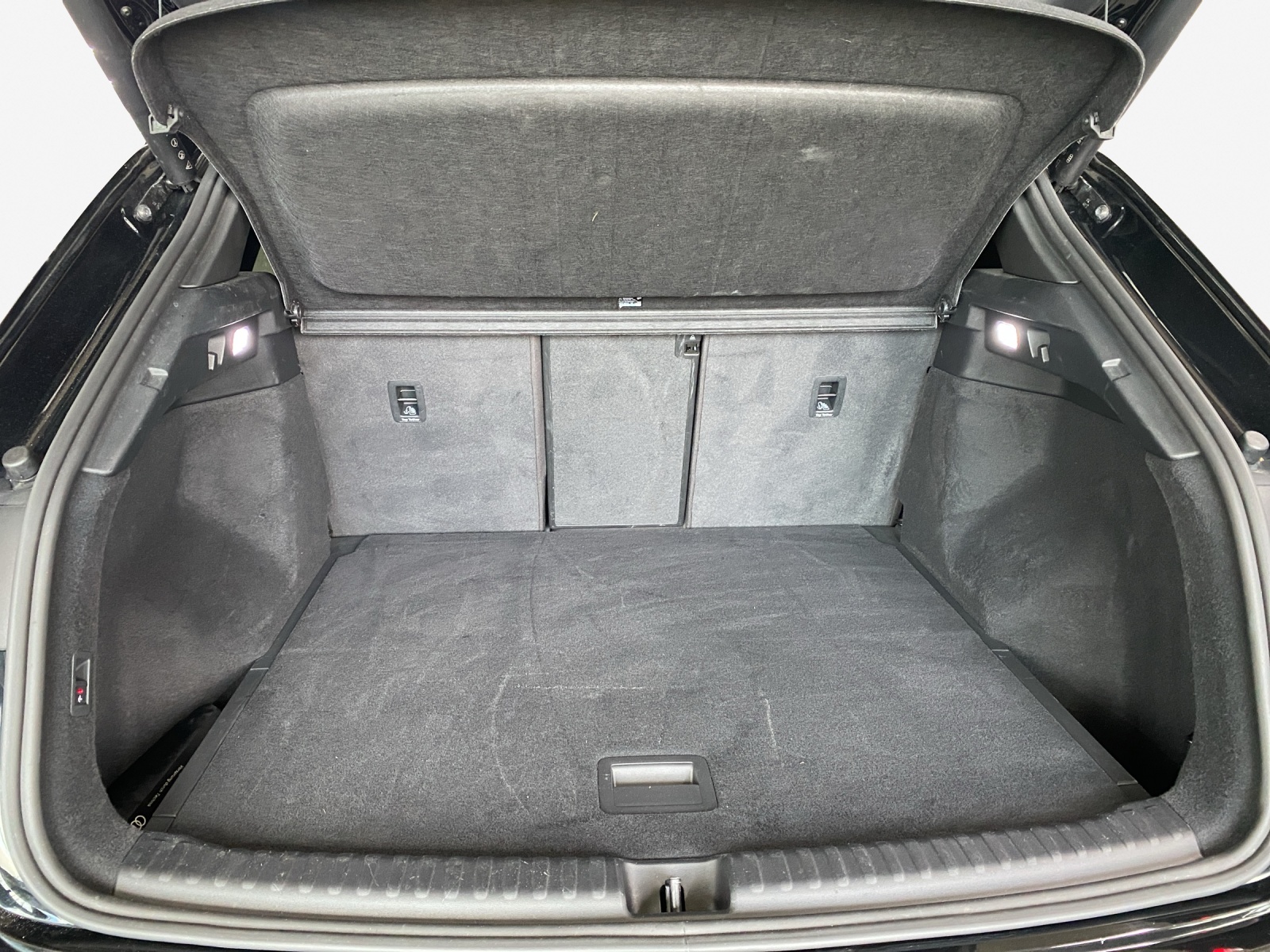 AUDI Q4 e-tron 50 quattro-image-13