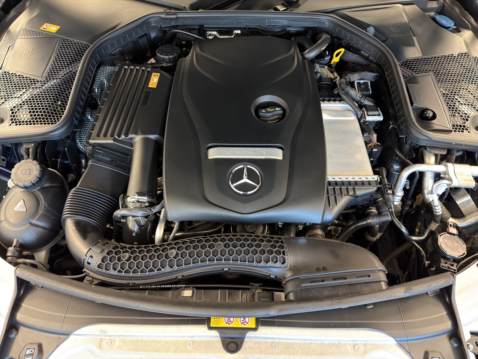 MERCEDES-BENZ C 250 AMG Line-image-18