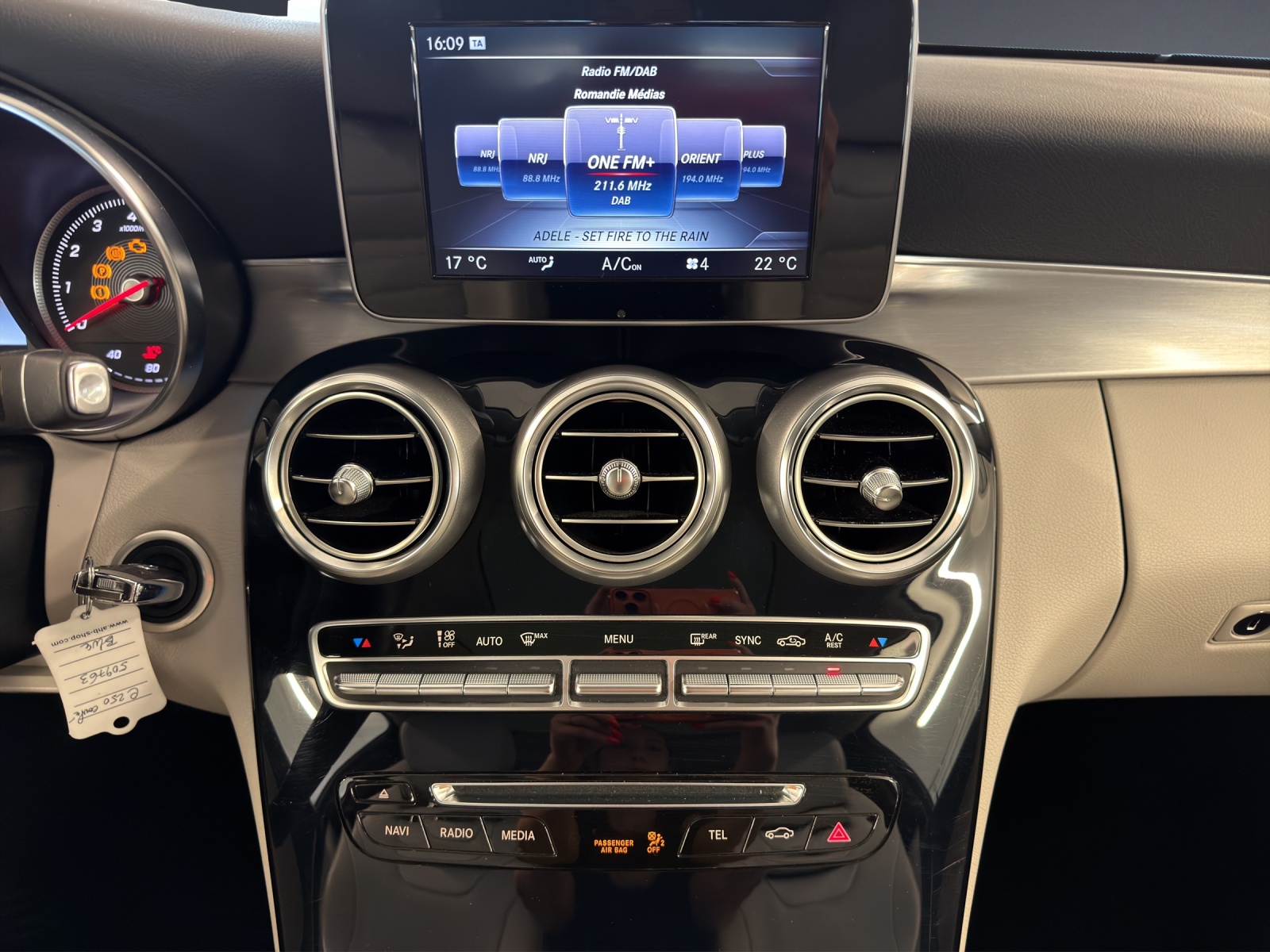 MERCEDES-BENZ C 250 AMG Line-image-14