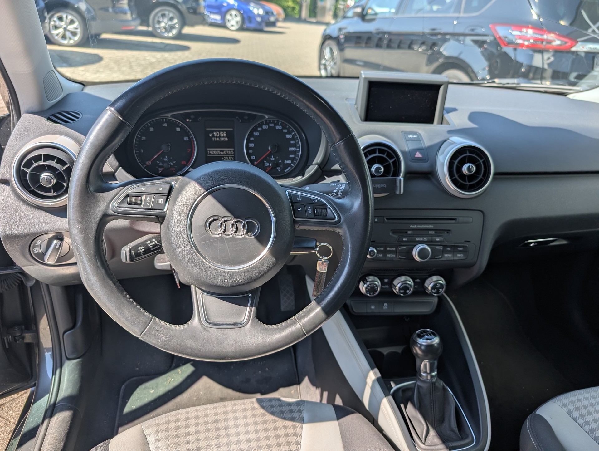 AUDI A1 1.4 TFSI Ambition-image-3