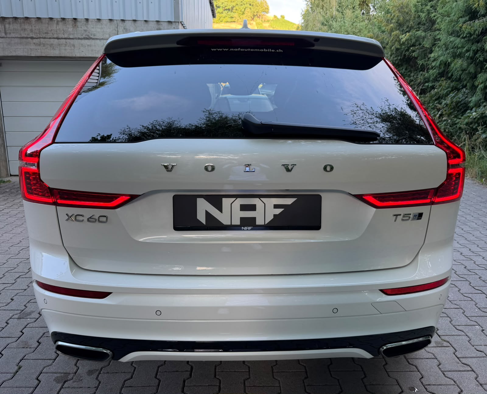VOLVO XC60 T5 AWD R-Design Geartronic-image-5