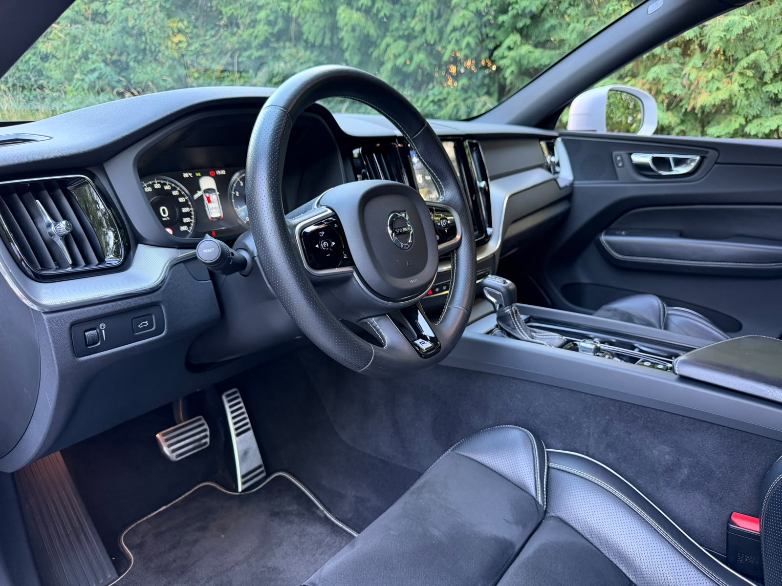 VOLVO XC60 T5 AWD R-Design Geartronic-image-15