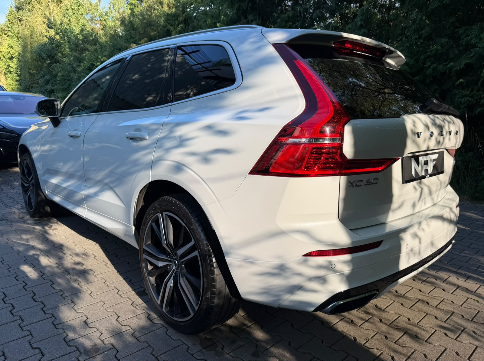 VOLVO XC60 T5 AWD R-Design Geartronic-showroom-element-2