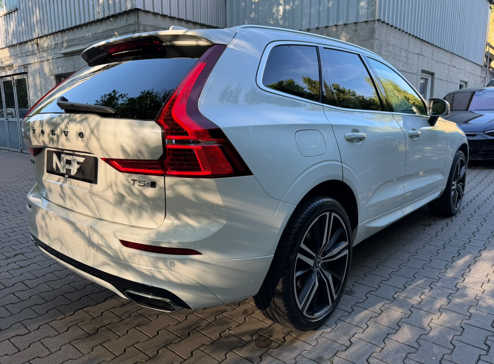 VOLVO XC60 T5 AWD R-Design Geartronic-image-6