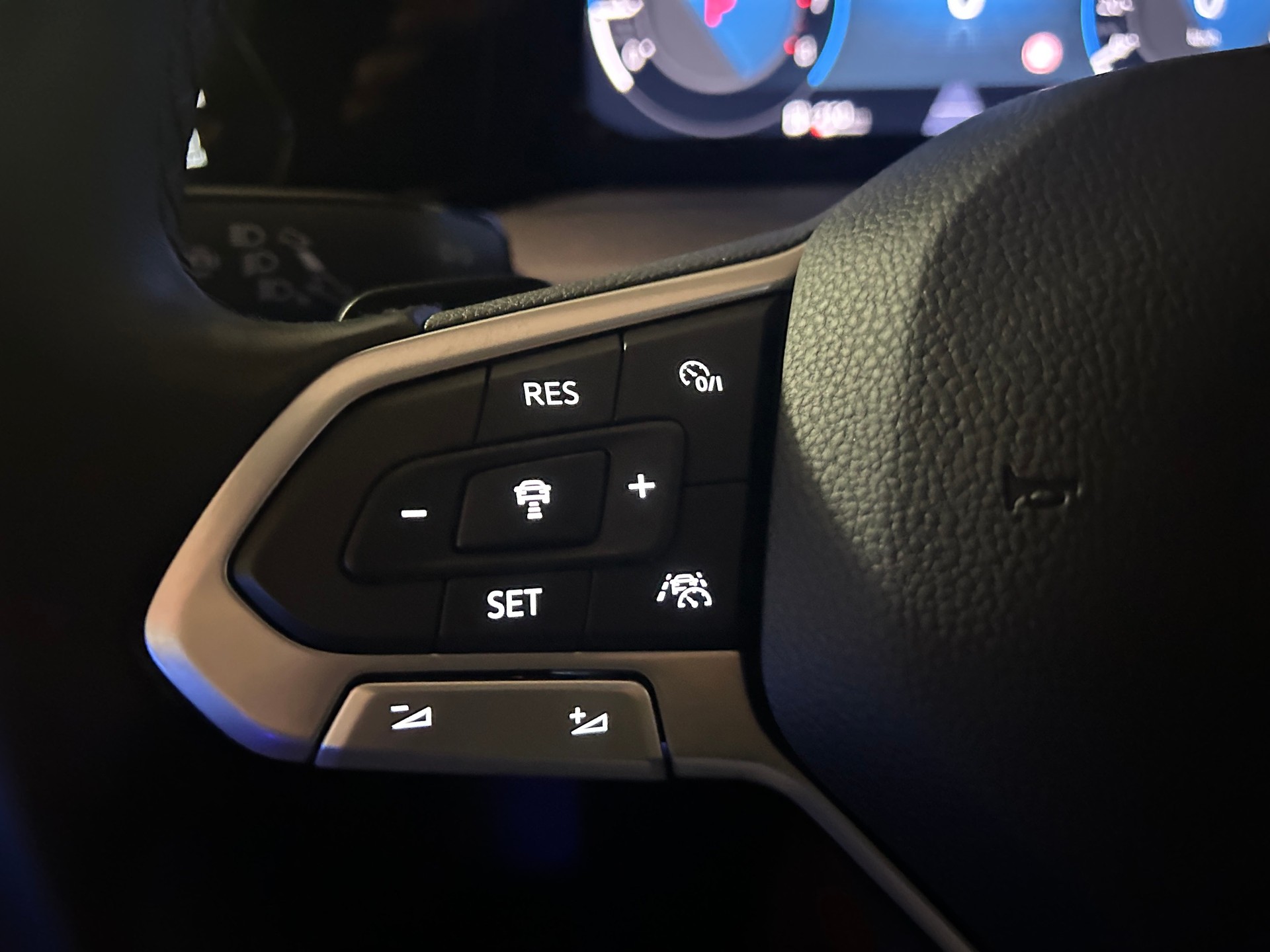 VW Golf 1.0 eTSI mHEV ACTLife DSG -CH Fahrzeug-Apple Car Play-Keyless-Rückfahrkamera-Adaptiver Tempomat-Sitzheizung--image-11