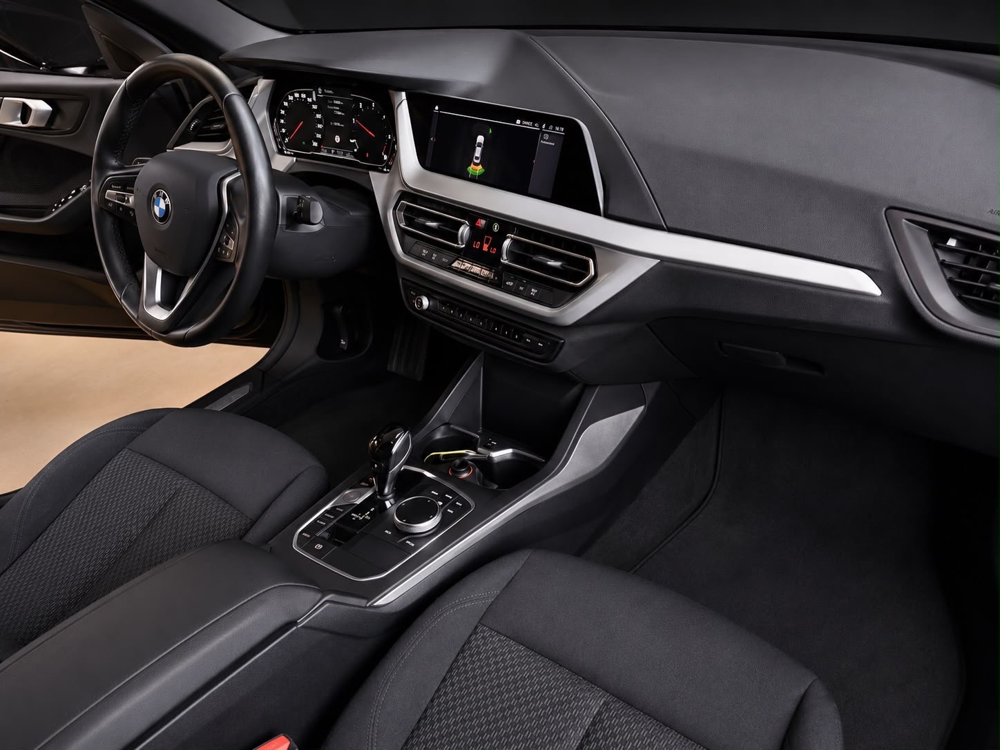 BMW 216 Gran Coupé-image-10