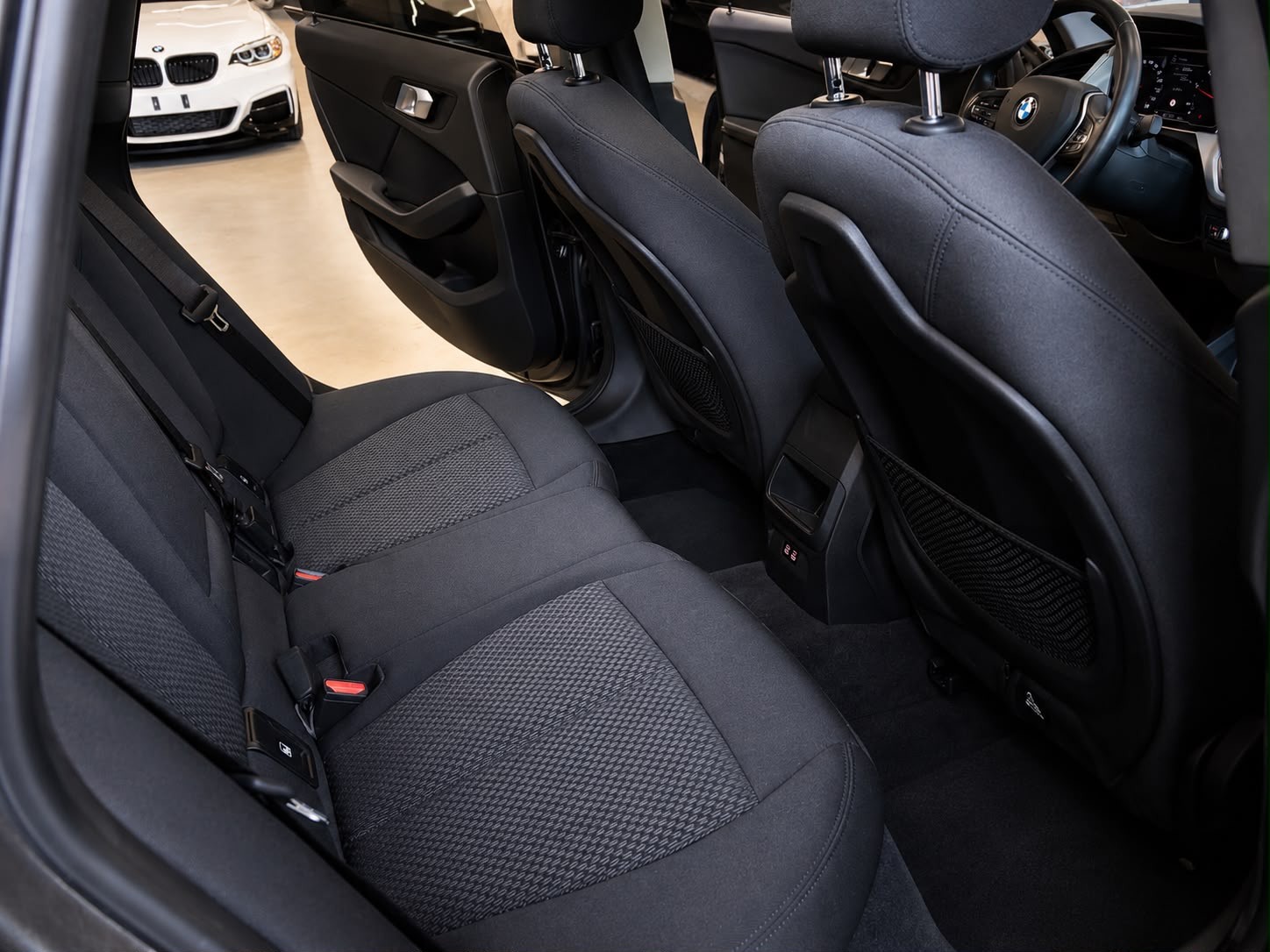 BMW 216 Gran Coupé-image-13