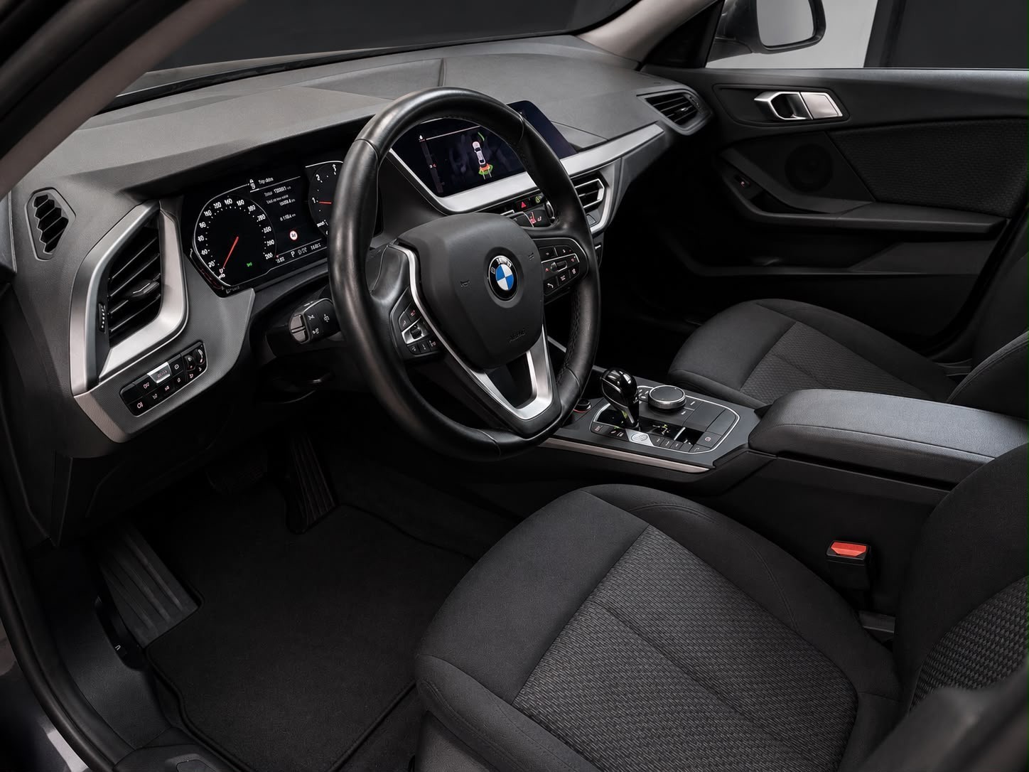 BMW 216 Gran Coupé-image-11
