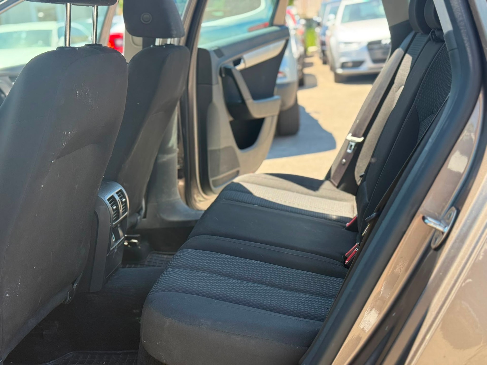 VW Passat Variant 1.4 TSI BlueMotion Trendline-image-5