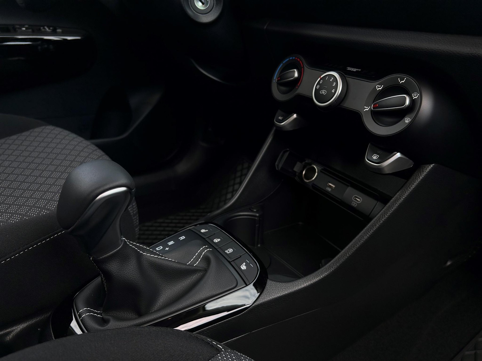 KIA Picanto 1.0 GDi First Edition-image-8