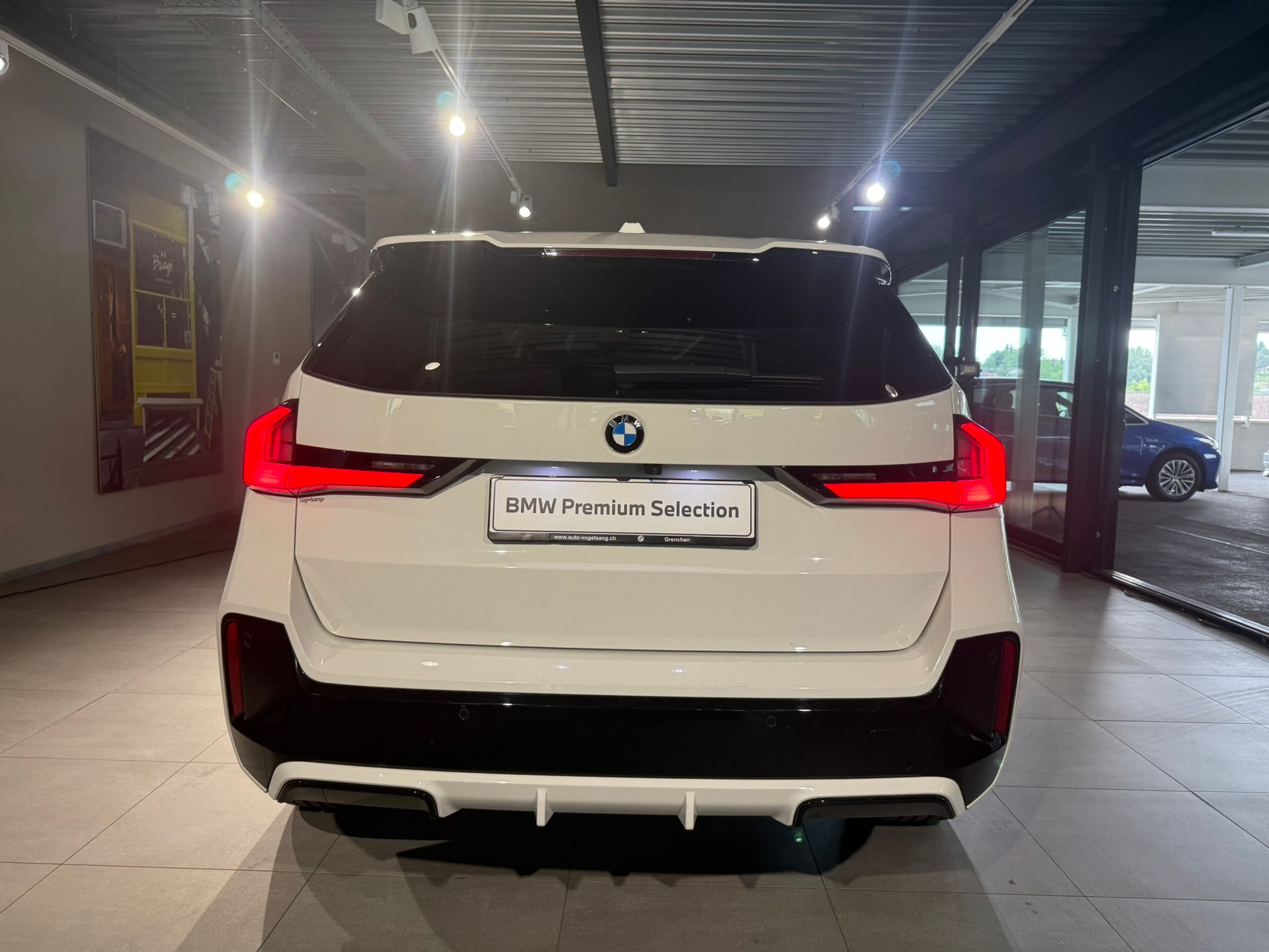 BMW X1 xDrive 23d 48V M Sport-showroom-element-3