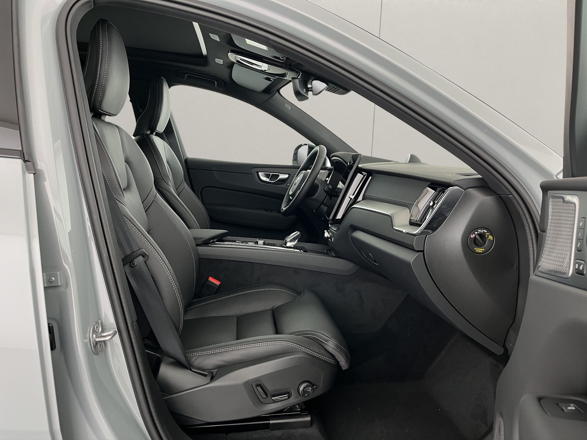 VOLVO XC60 2.0 T8 TE Black Edition eAWD-image-13