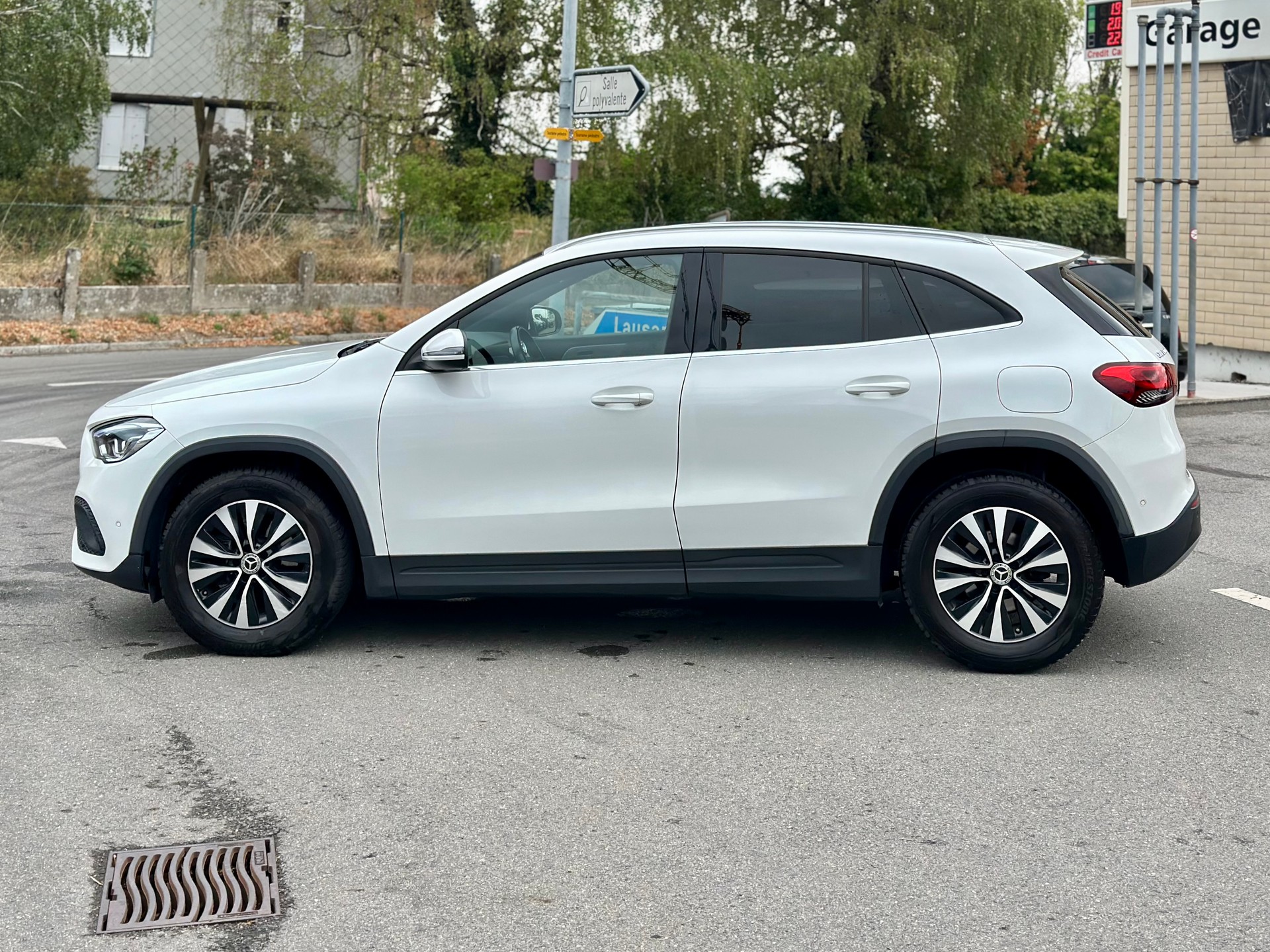 MERCEDES-BENZ GLA 200 Style 7G-DCT-image-5