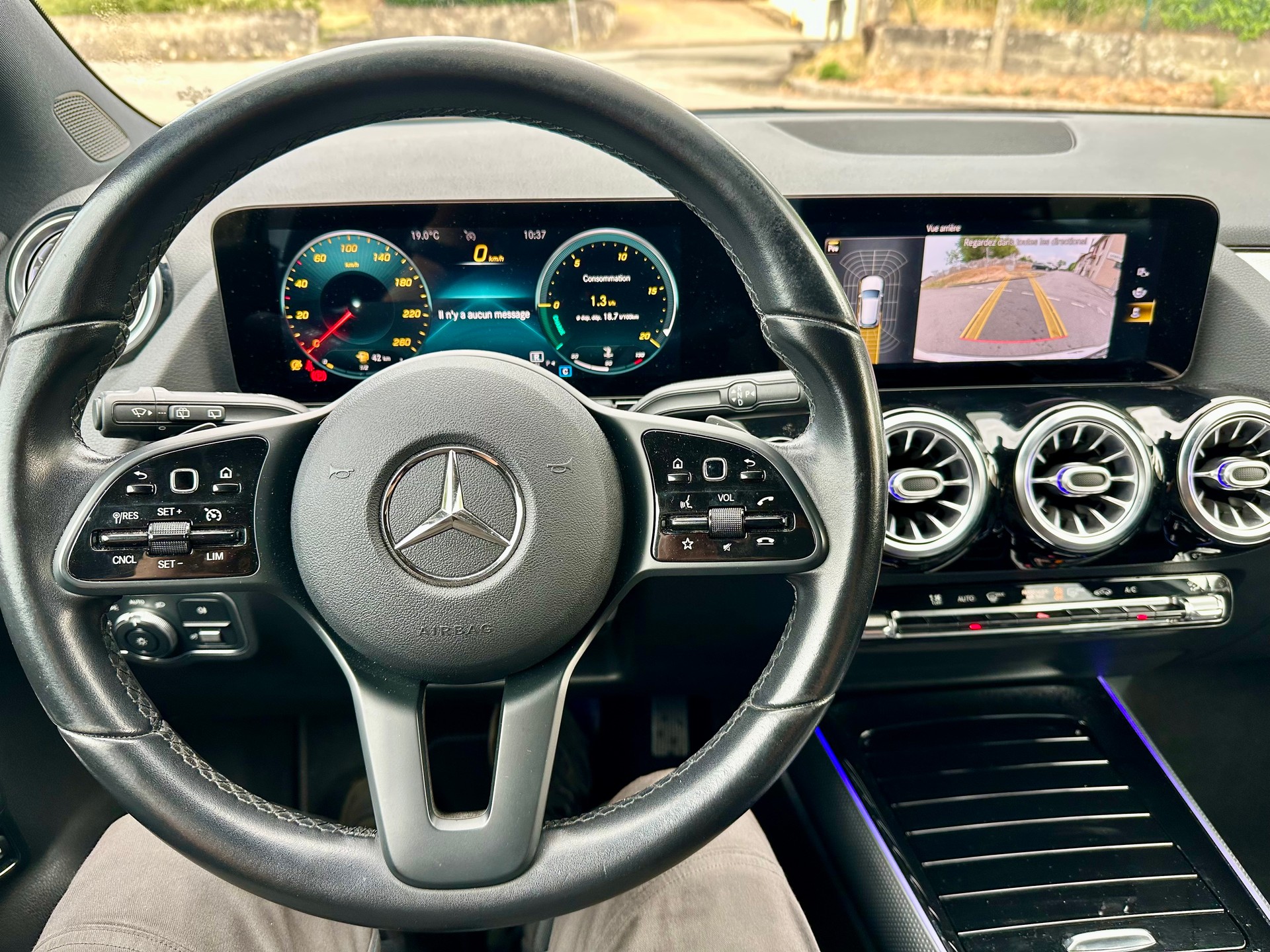 MERCEDES-BENZ GLA 200 Style 7G-DCT-image-13
