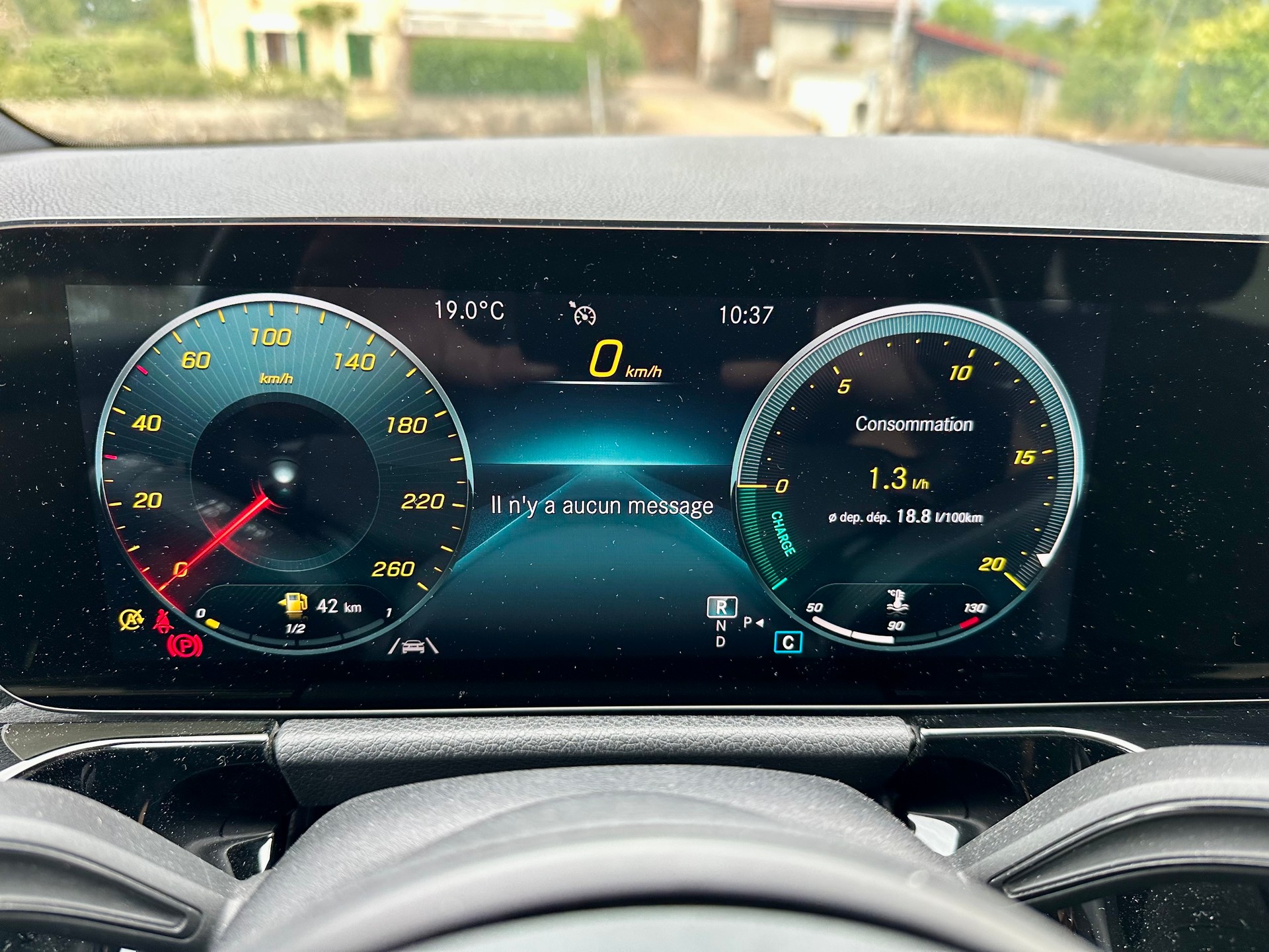 MERCEDES-BENZ GLA 200 Style 7G-DCT-image-15