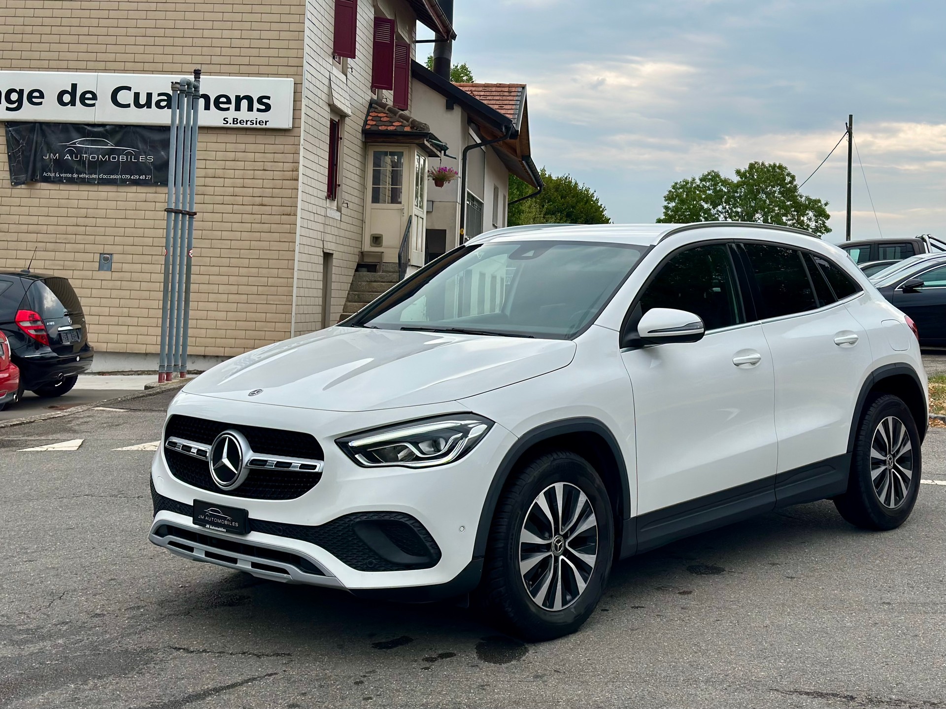 MERCEDES-BENZ GLA 200 Style 7G-DCT
