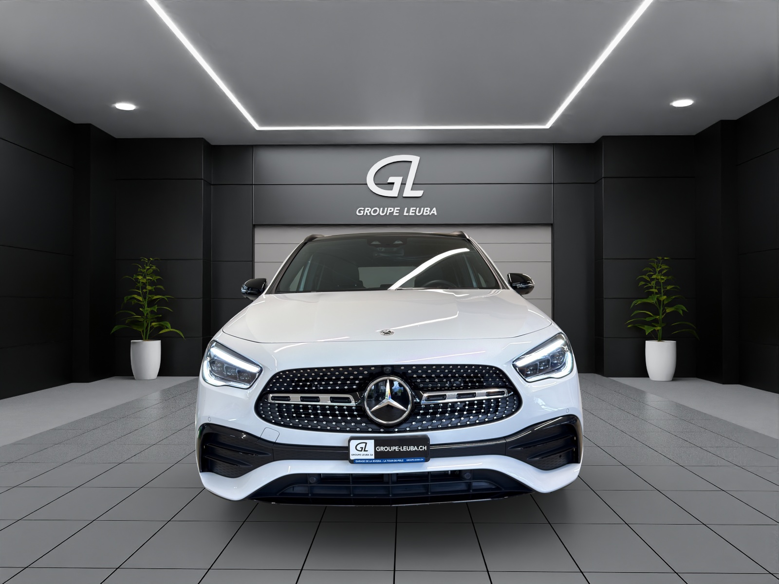 MERCEDES-BENZ GLA 250 e 8G-DCT-showroom-element-1