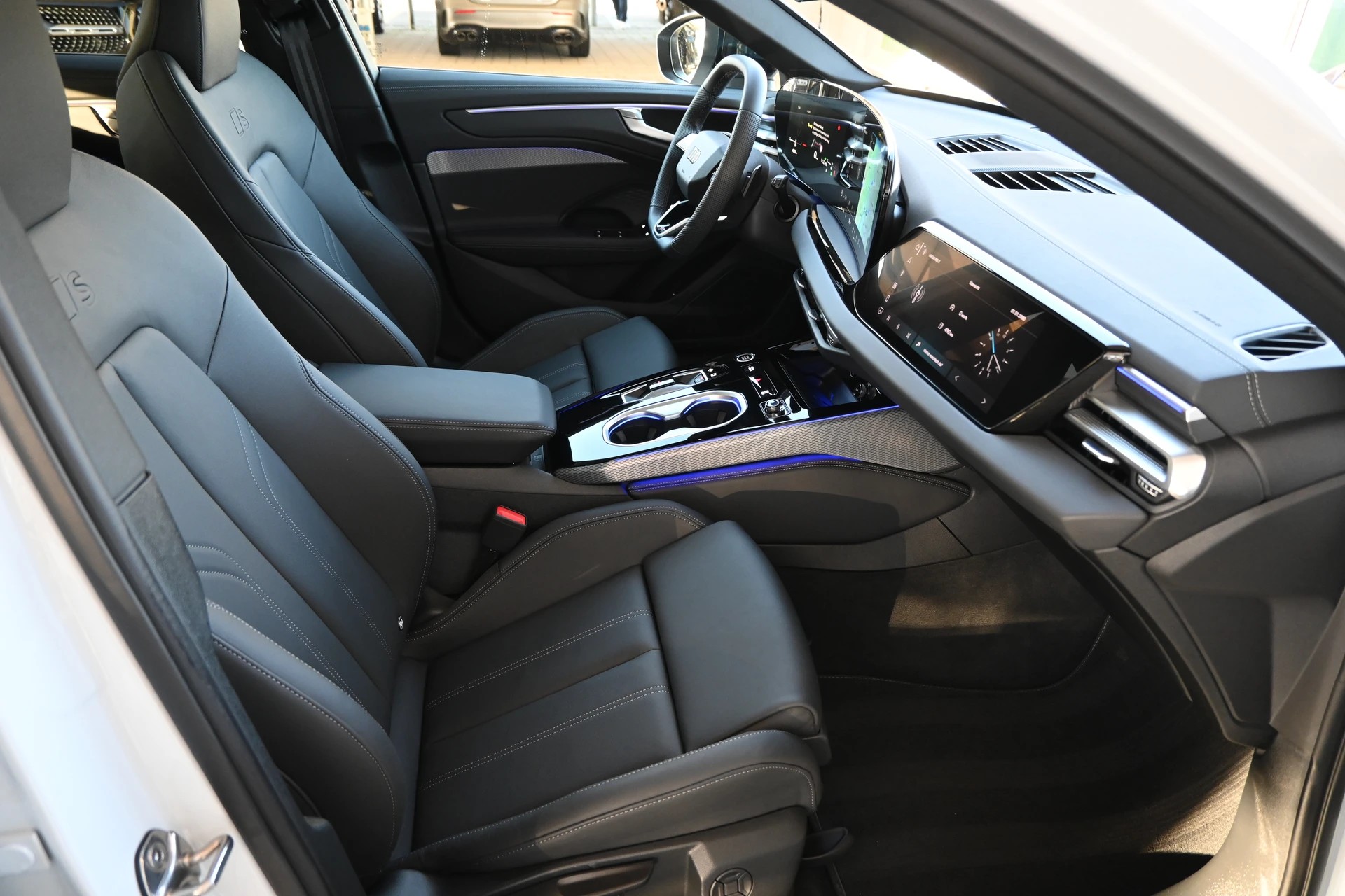 AUDI A6 Avant 40 TDI S-Line Plus Black 150 kW S tronic-image-11