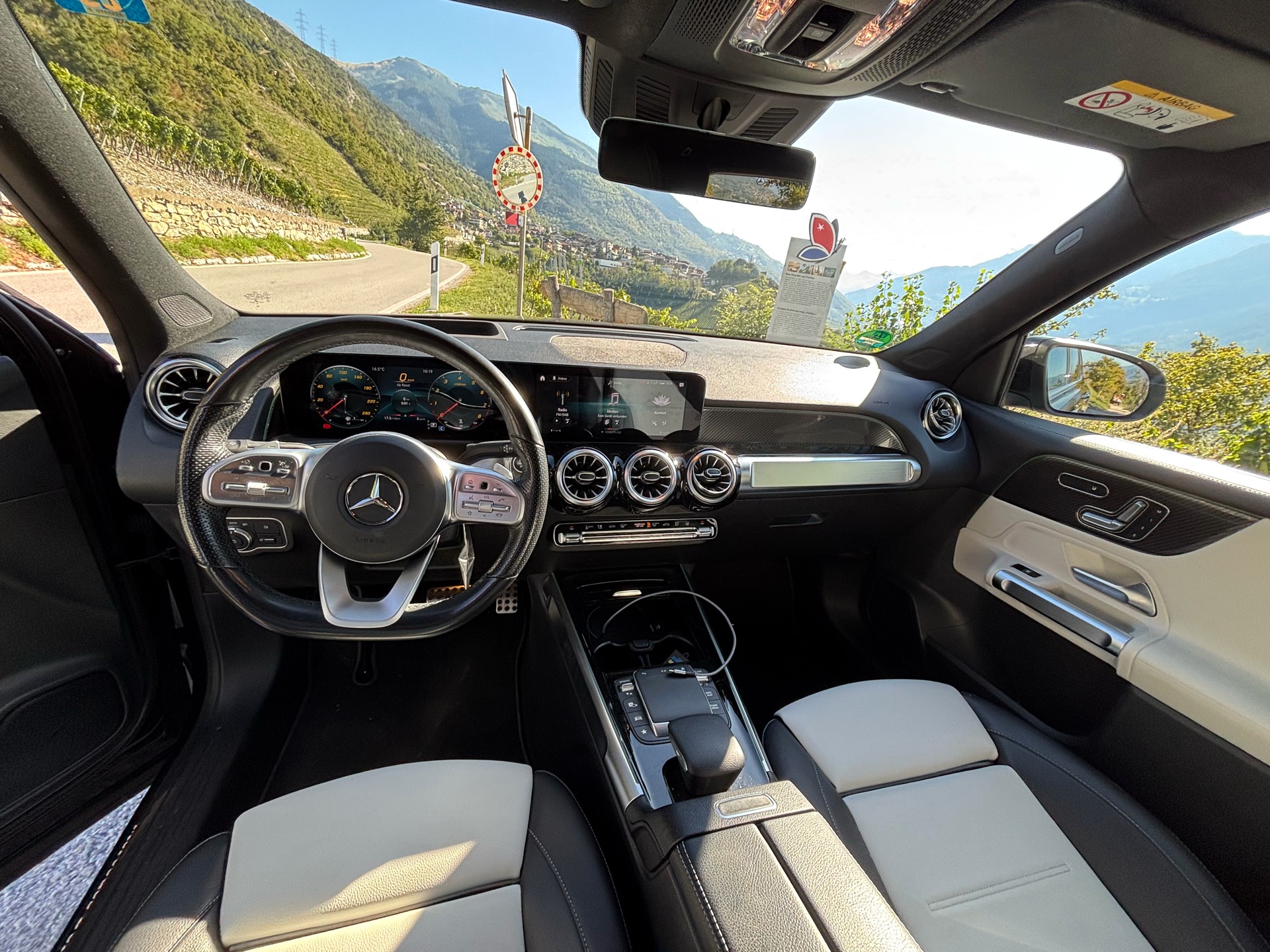 MERCEDES-BENZ GLB 250 AMG Line 4matic-image-3